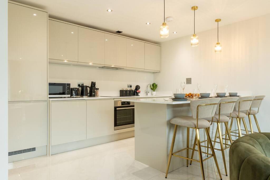 Elegant Centre 2 Bedroom With Free Parking