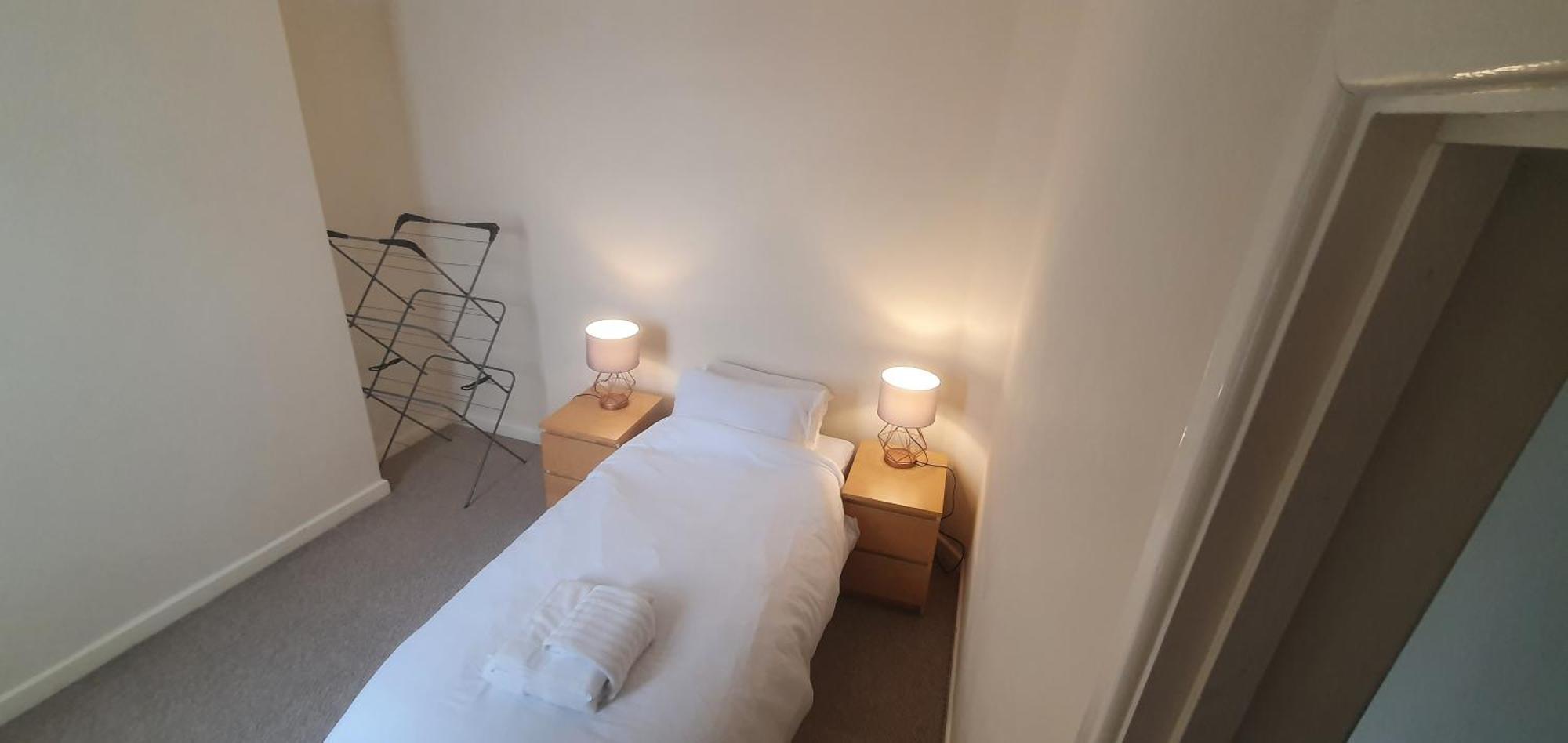 The Opal - 2 Bedroom With Wifi And On-street Parking - 10 Mins From City Centre & City Stadium Apartment