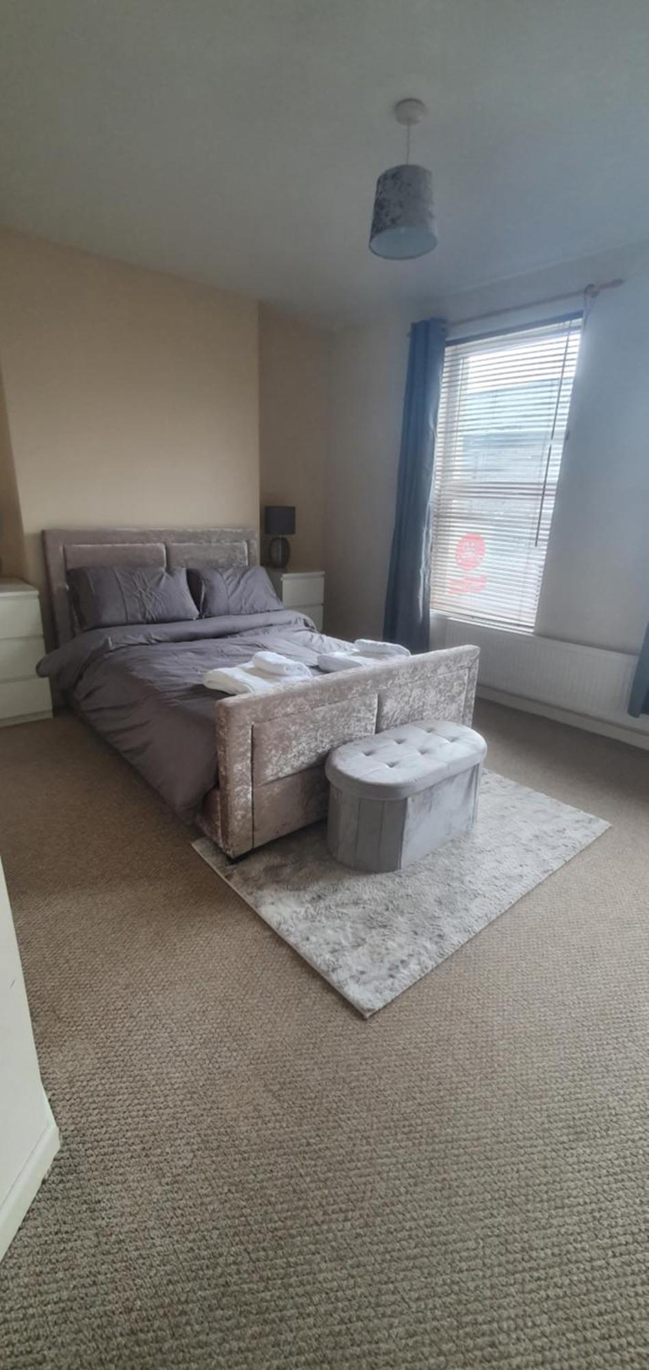 The Opal - 2 Bedroom With Wifi And On-street Parking - 10 Mins From City Centre & City Stadium