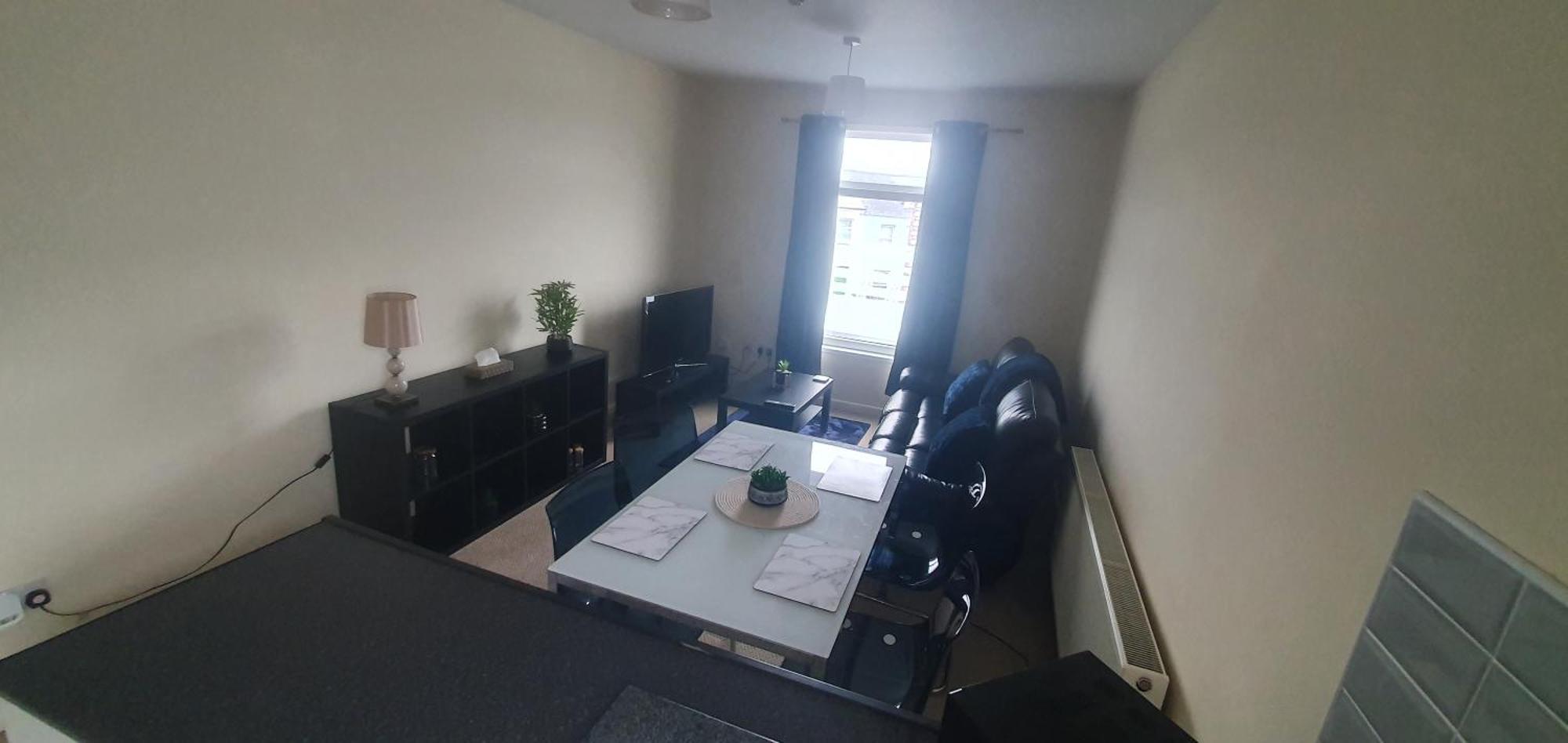 The Opal - 2 Bedroom With Wifi And On-street Parking - 10 Mins From City Centre & City Stadium