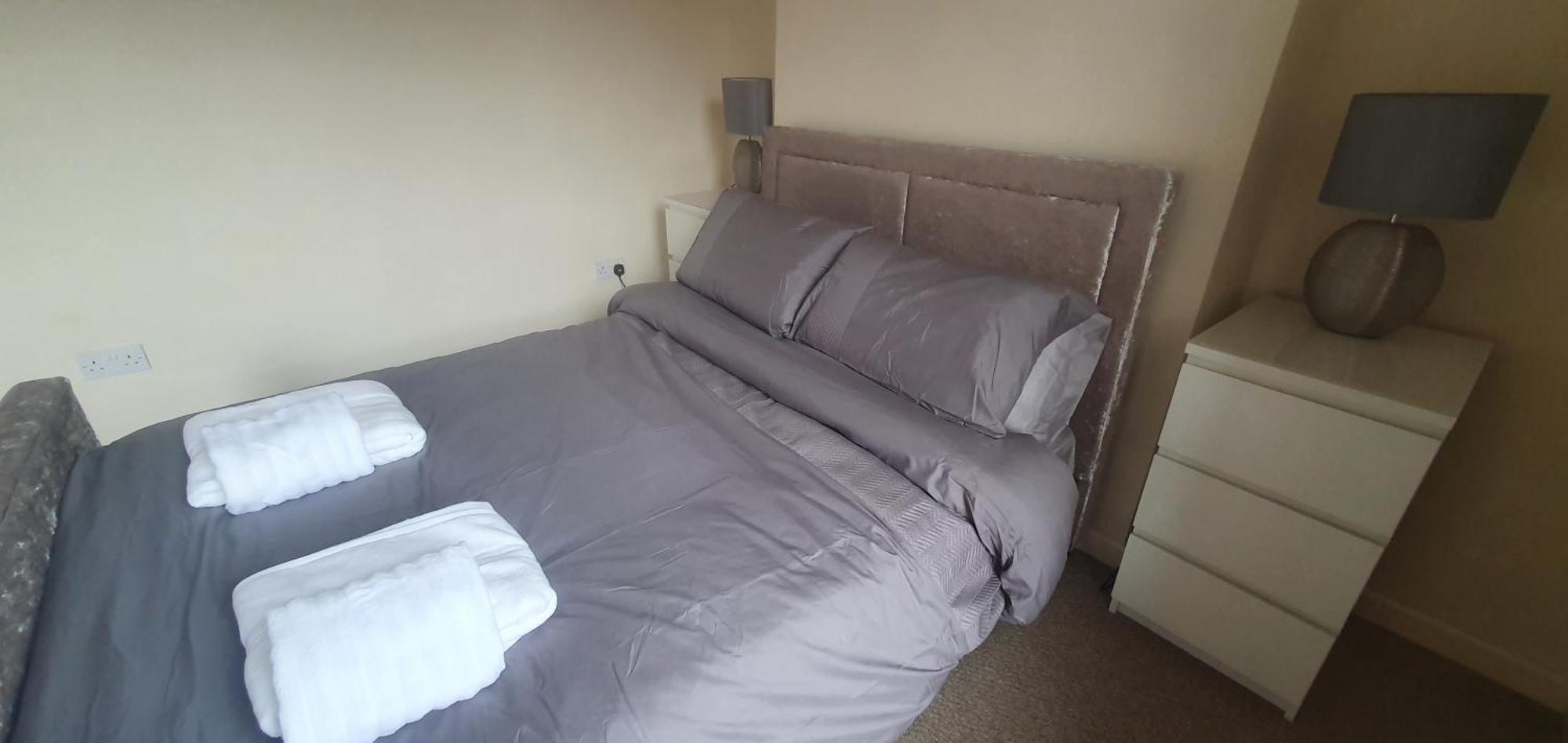 The Opal - 2 Bedroom With Wifi And On-street Parking - 10 Mins From City Centre & City Stadium Apartment *