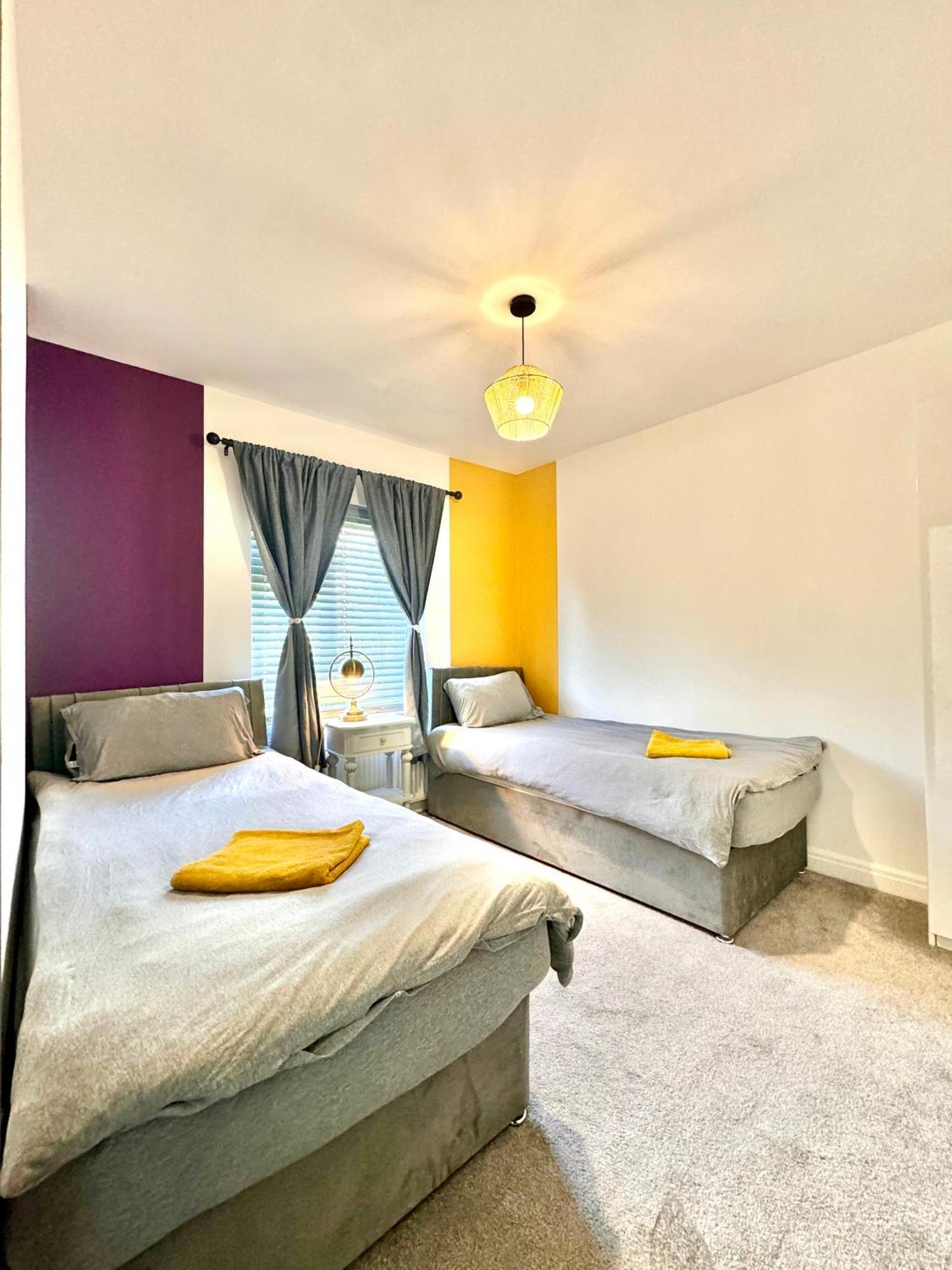 Sophisticated With Beautiful & Large Garden Holiday home Cardiff