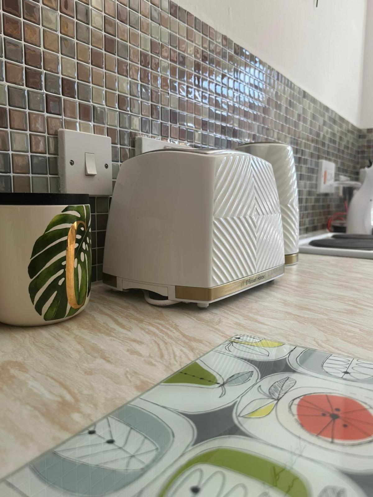 Cosy, Conveniently Located House By Dwell Haven - Close To Centre Holiday home *