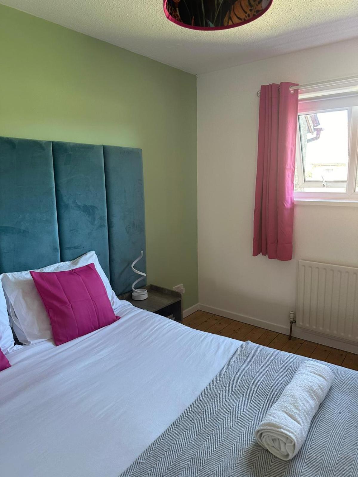 Cosy, Conveniently Located House By Dwell Haven - Close To Centre Holiday home Cardiff