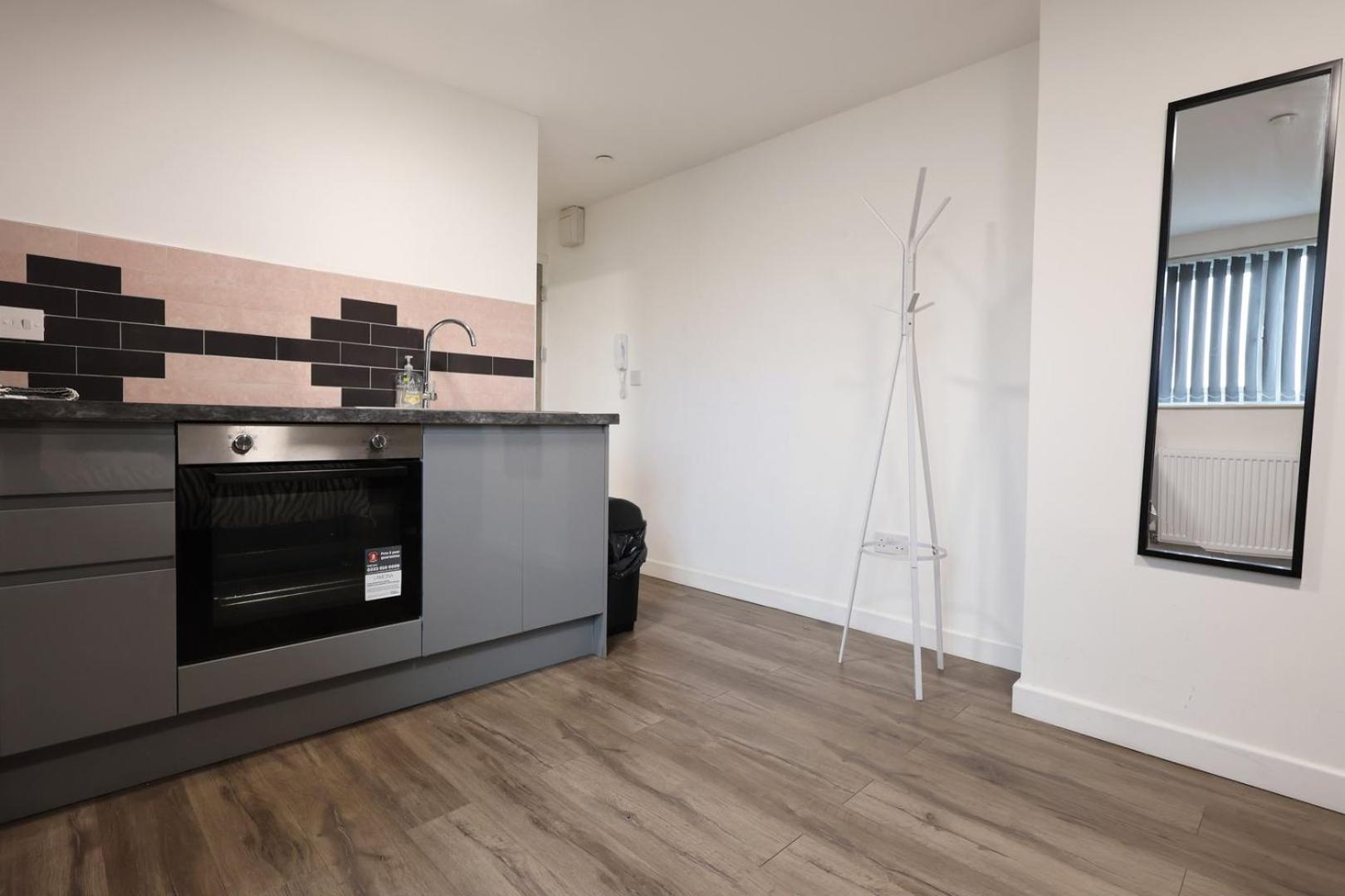 Apartment Cohost Partners | Smart Tv | 5 Min | Parking Cardiff