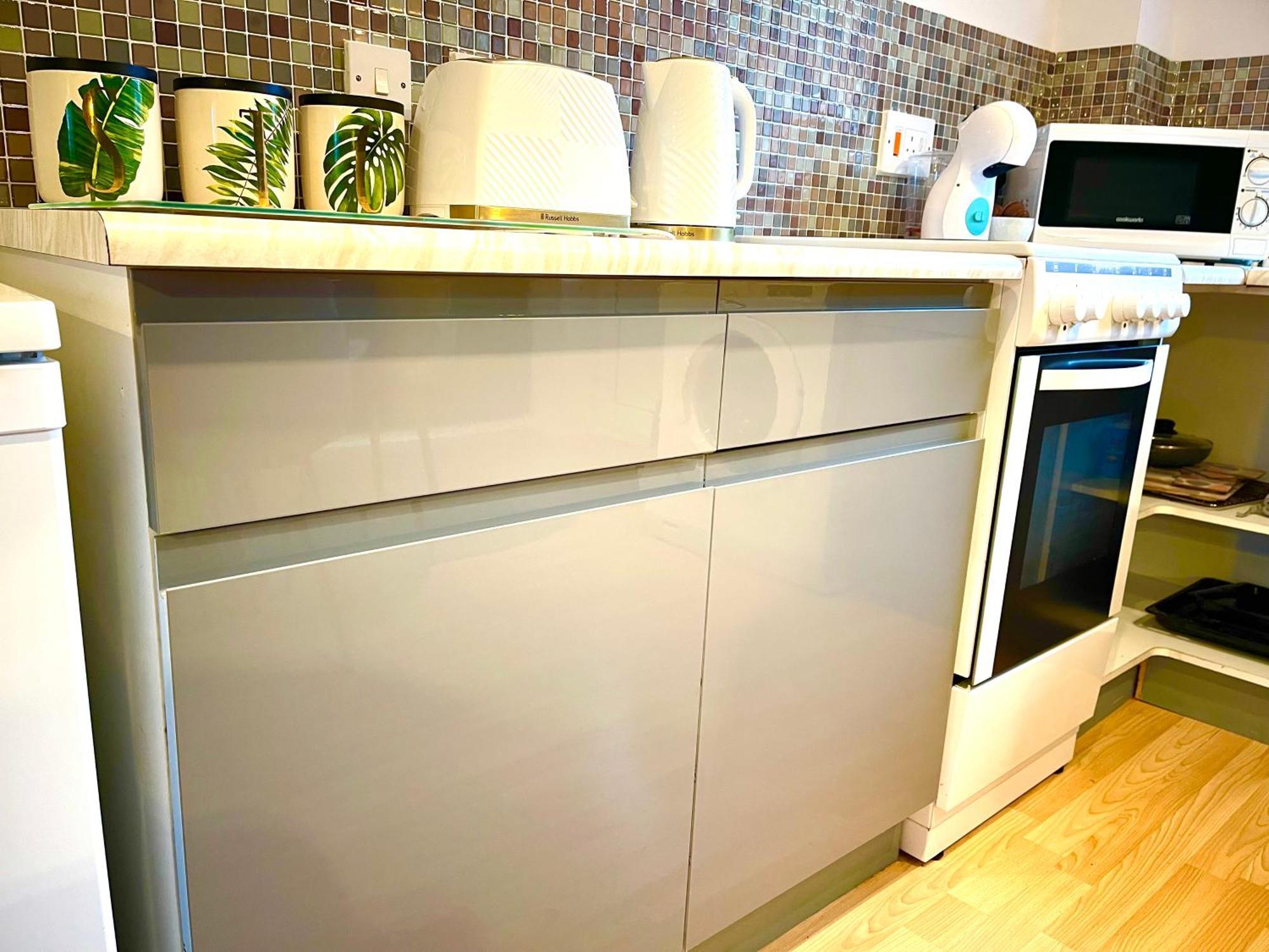Cosy, Conveniently Located House By Dwell Haven - Close To Centre *