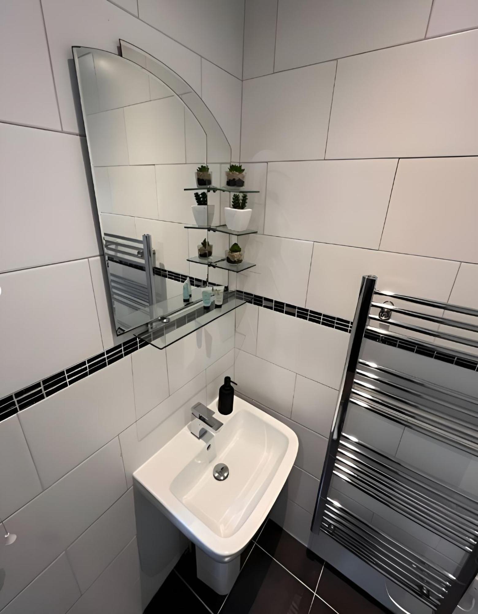Apartment 2 Bedroom Flat, 10 Minute Walk To Principality