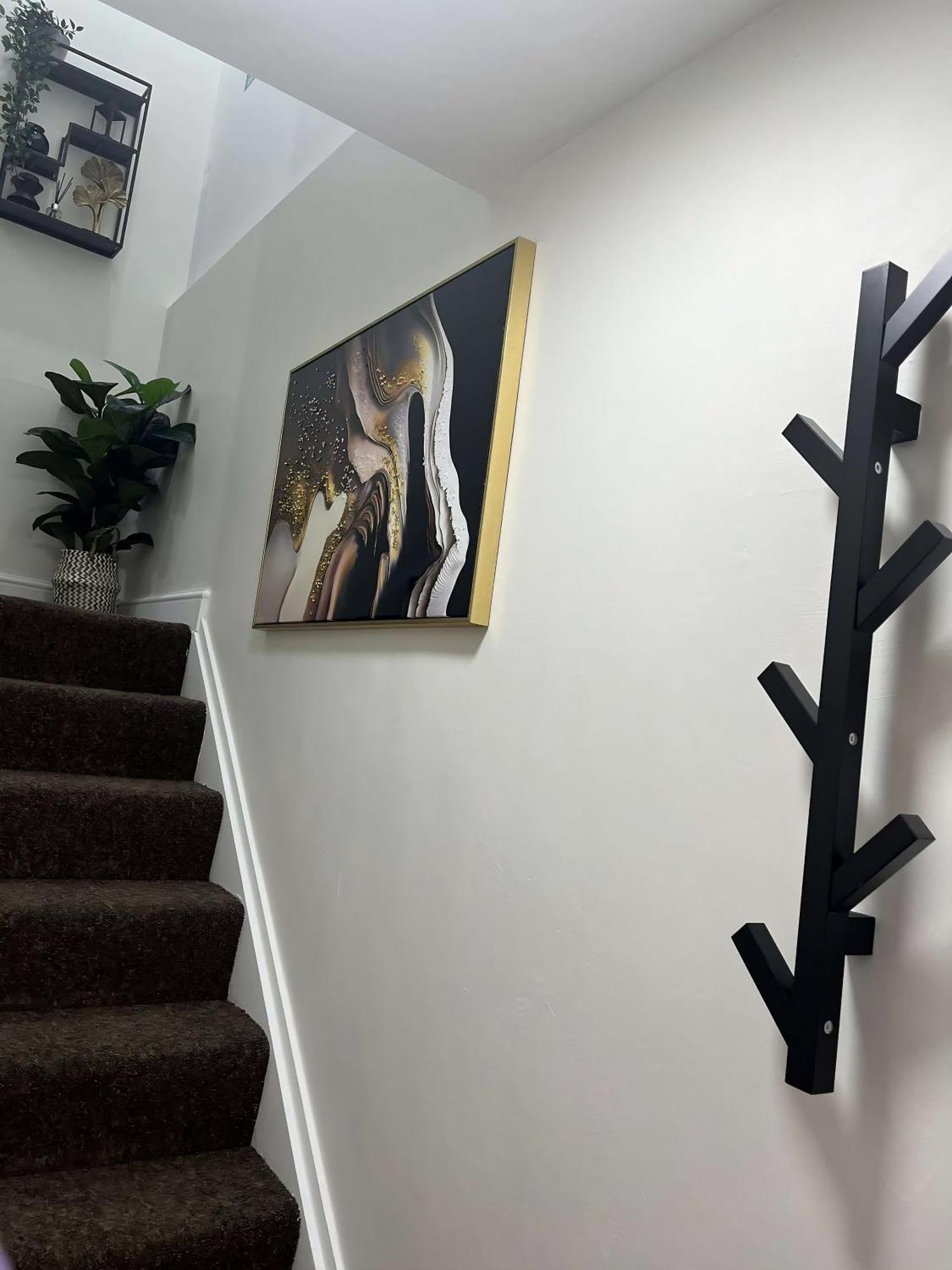 Apartment 2 Bedroom Flat, 10 Minute Walk To Principality