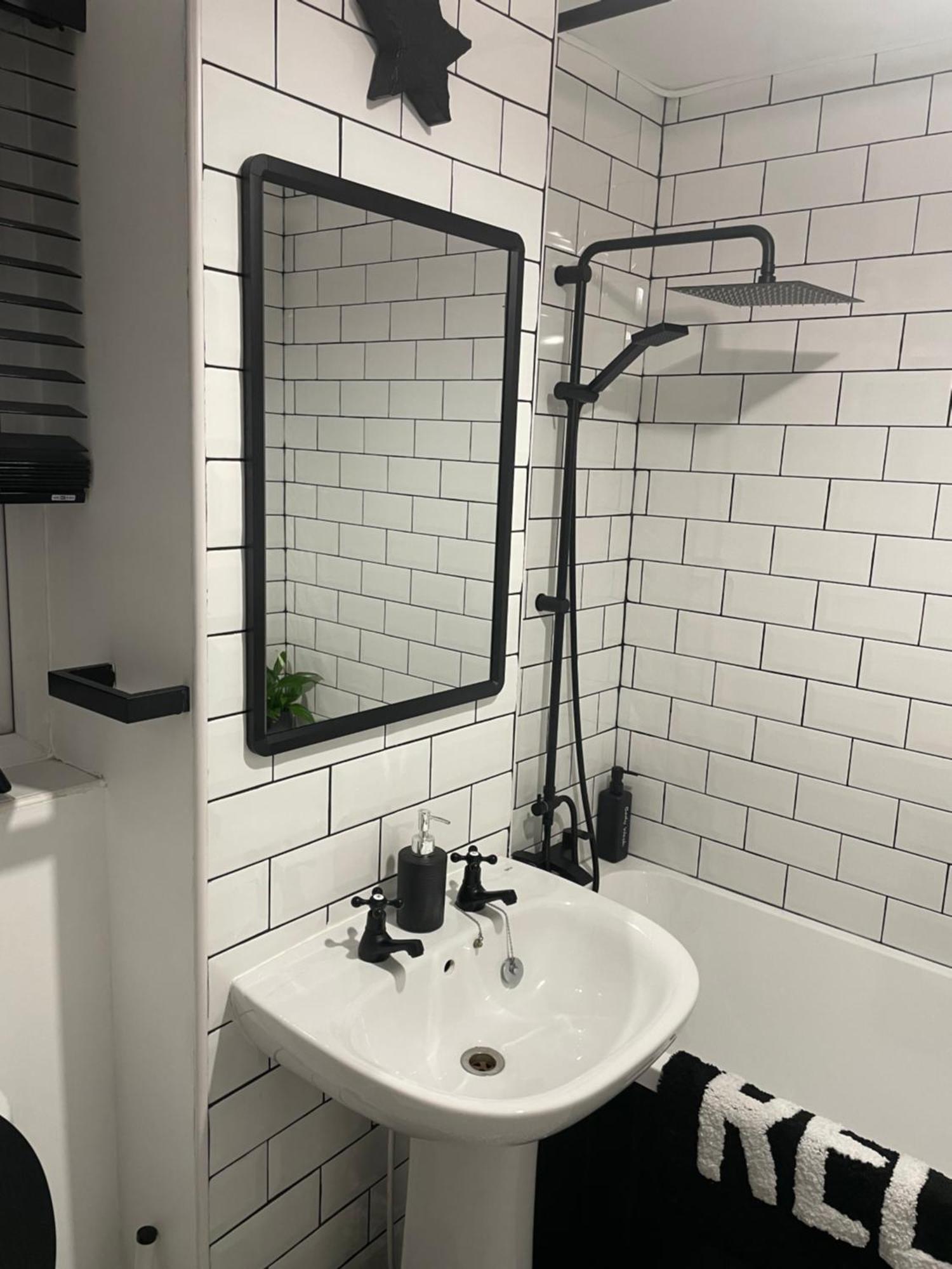 Cosy From With Private Bathroom - Free Parking Homestay *
