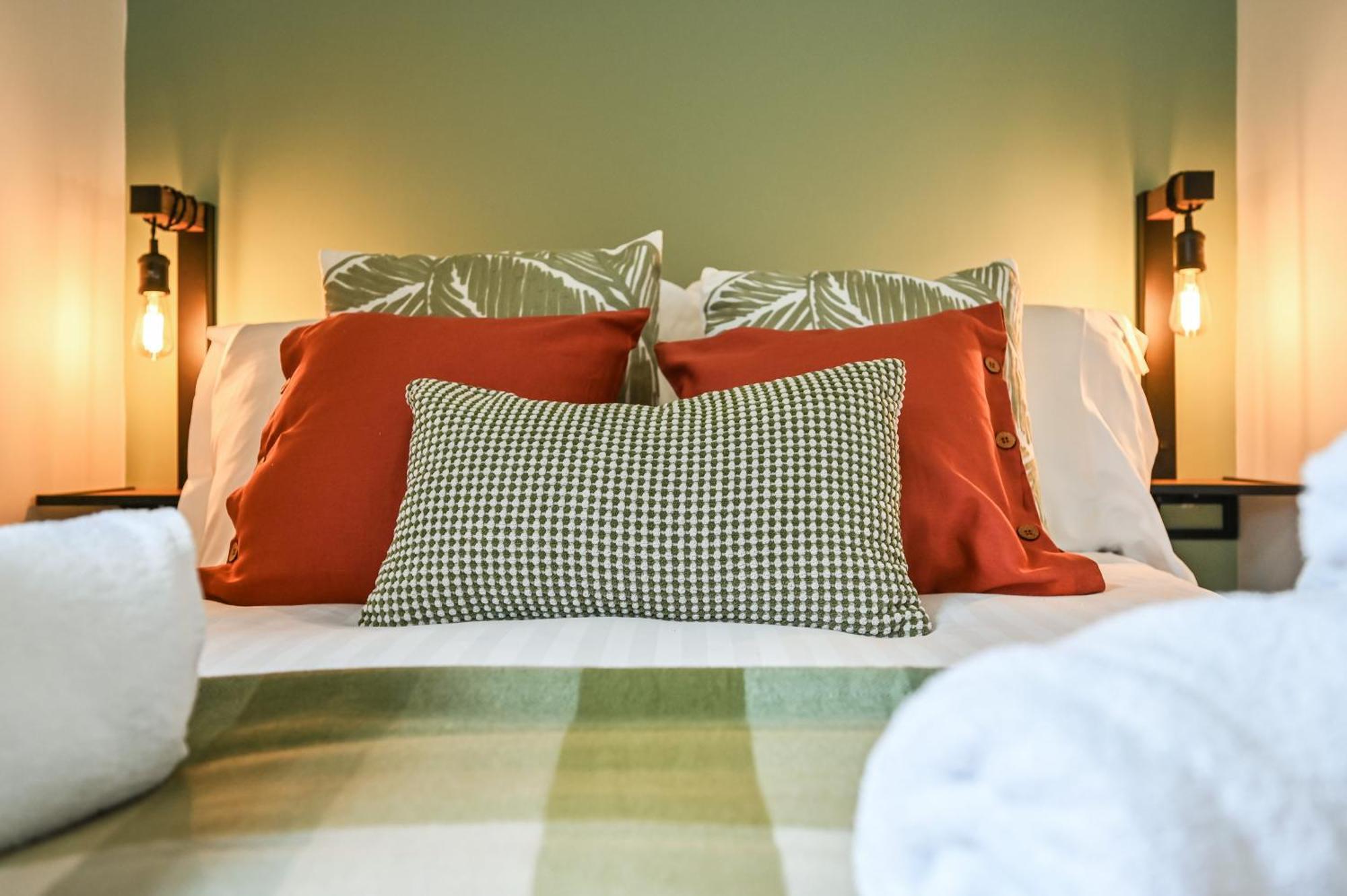 Urban Oasis, Stylish Townhouse In Holiday home Cardiff