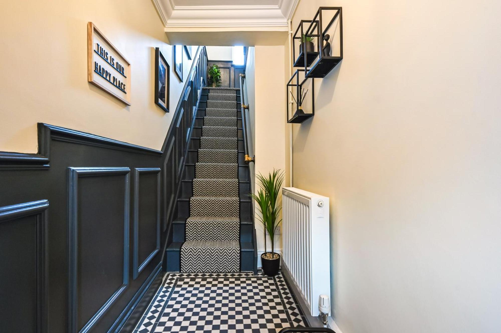 Urban Oasis, Stylish Townhouse In