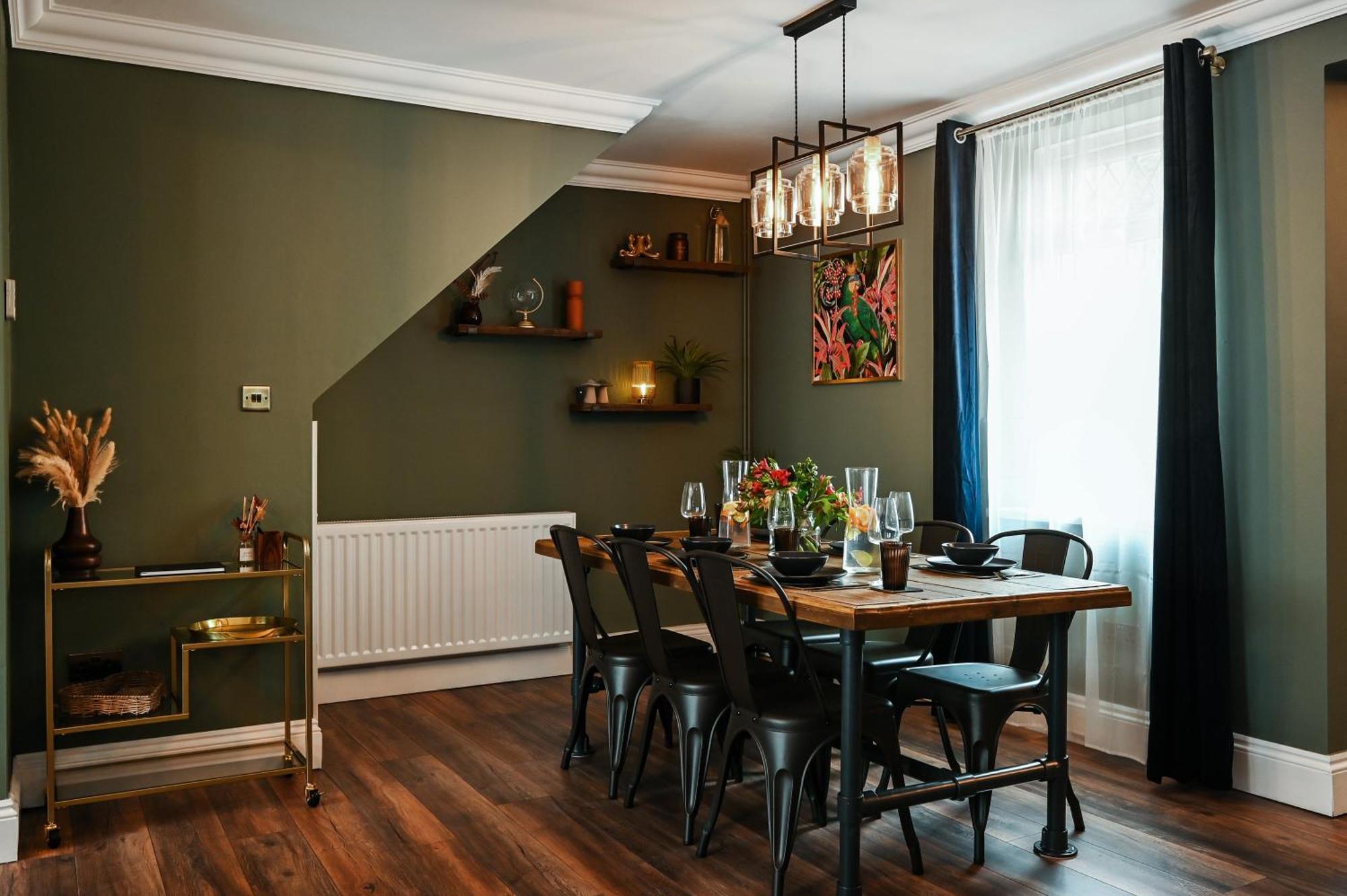 Urban Oasis, Stylish Townhouse In Holiday home Cardiff