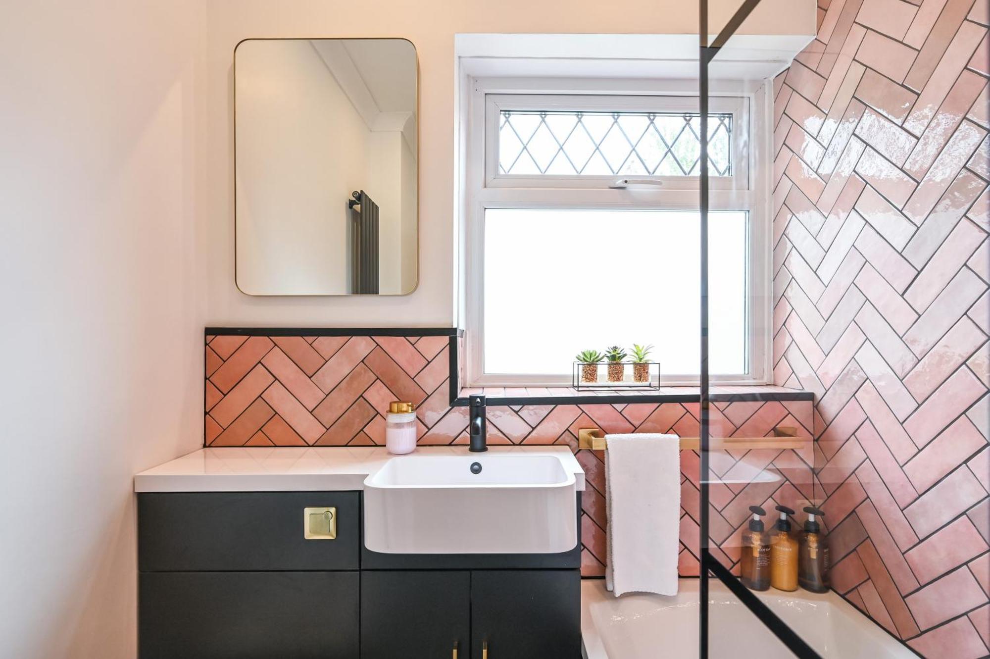 Urban Oasis, Stylish Townhouse In *