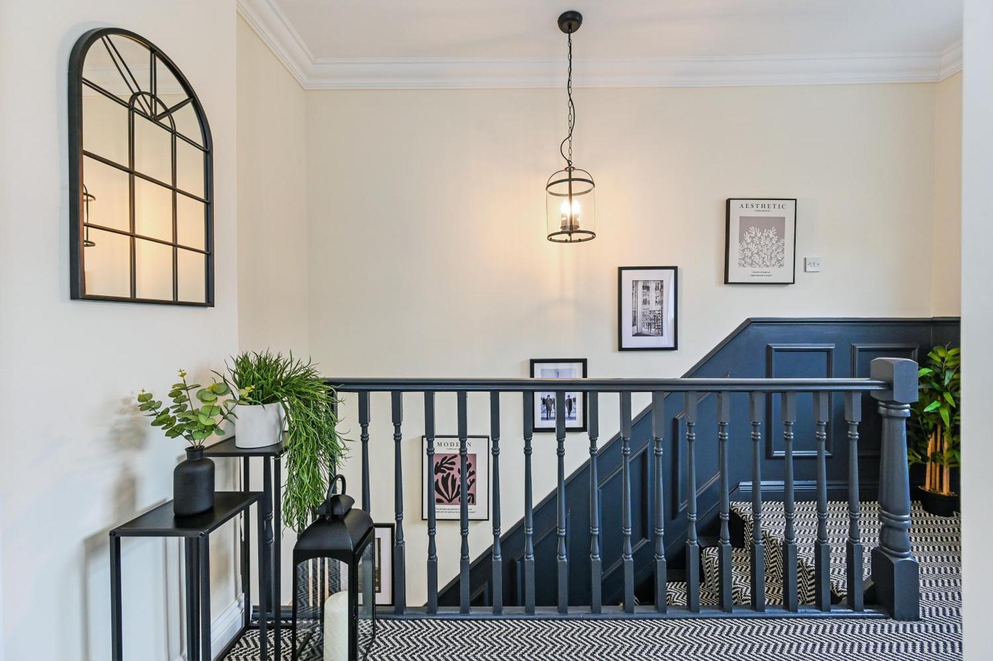 Urban Oasis, Stylish Townhouse In