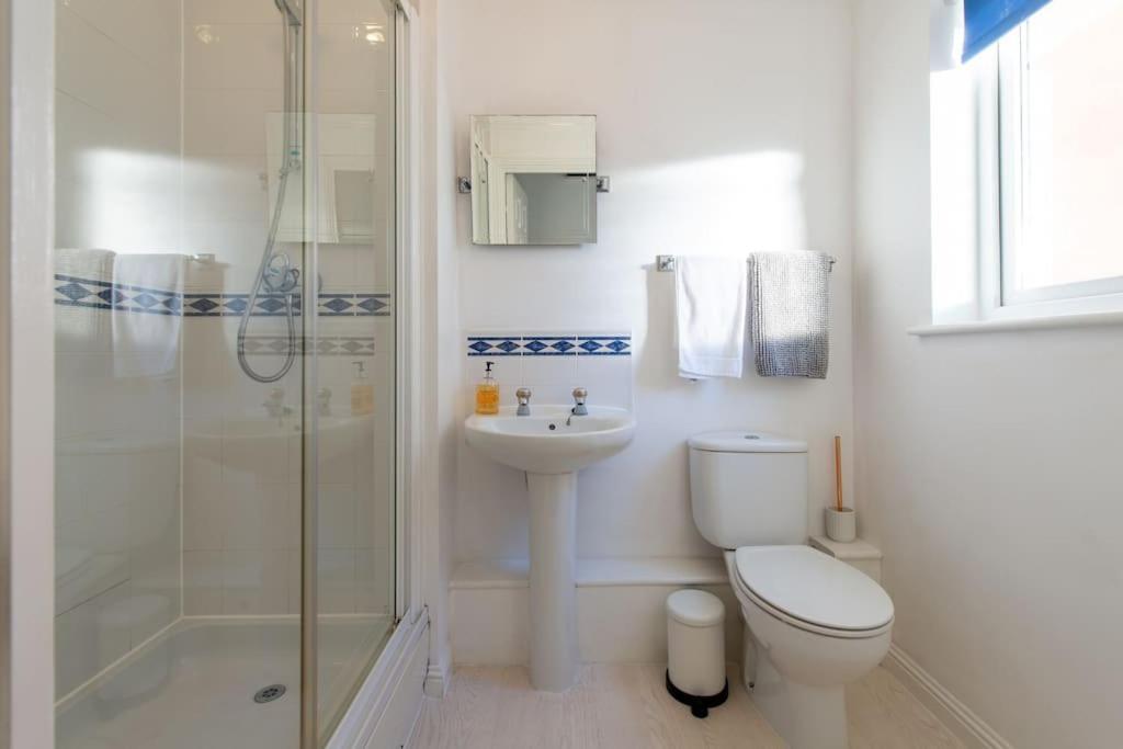 Centre 4 Bed House Free Parking Walk To Town Apartment *