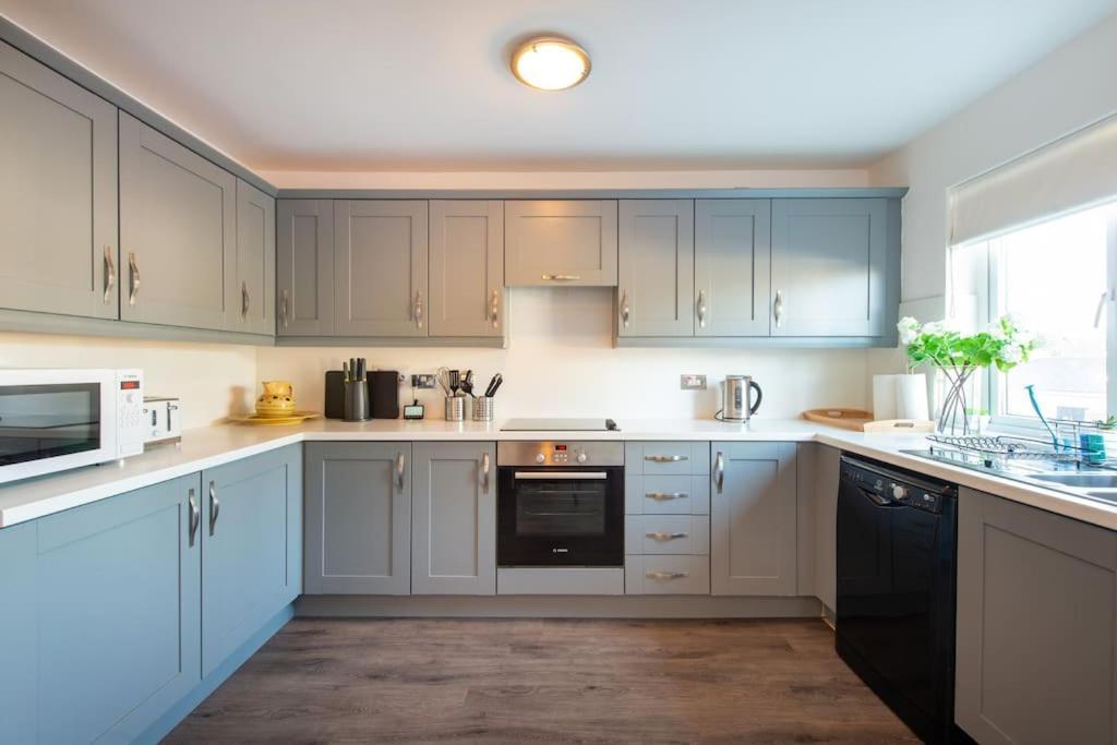 Apartment Centre 4 Bed House Free Parking Walk To Town Cardiff