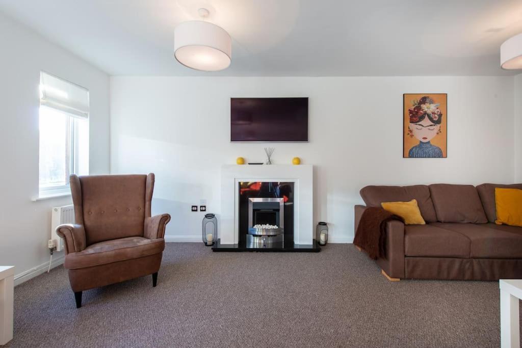Apartment Centre 4 Bed House Free Parking Walk To Town