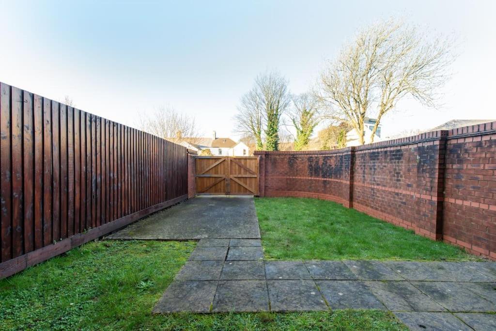 Centre 4 Bed House Free Parking Walk To Town Apartment *
