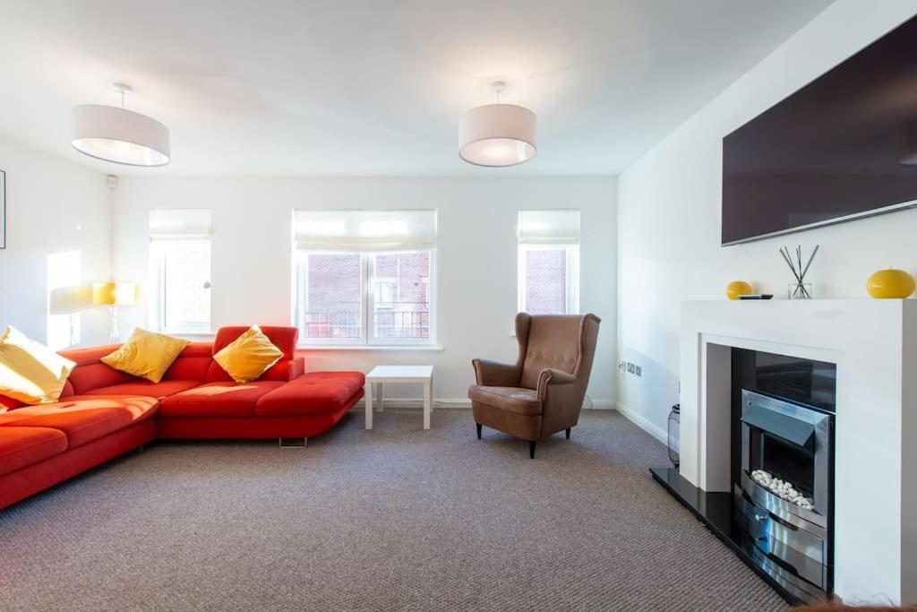 Centre 4 Bed House Free Parking Walk To Town *
