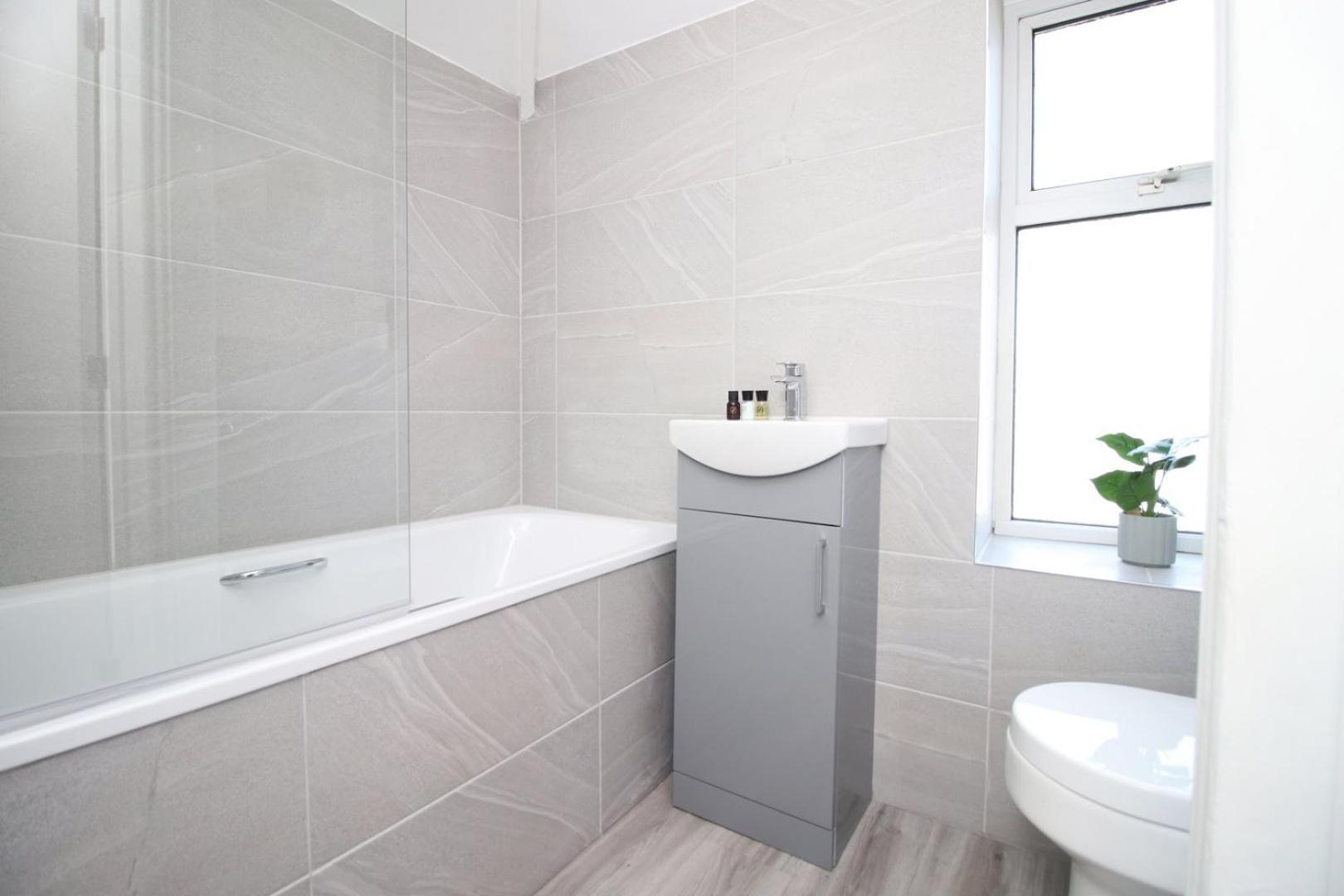 Apartment With Free Parking At Archer Road, Penarth