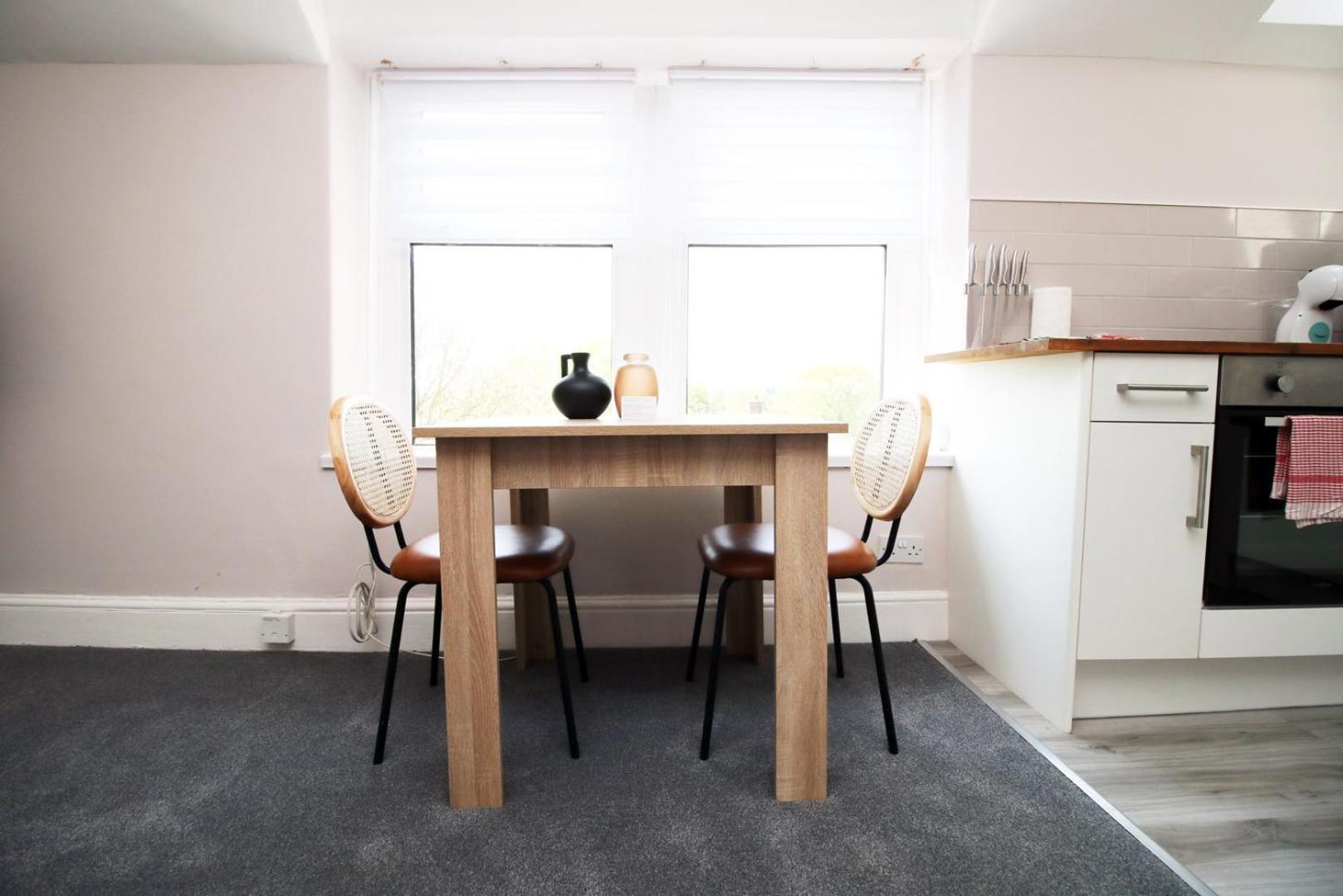 With Free Parking At Archer Road, Penarth Apartment *