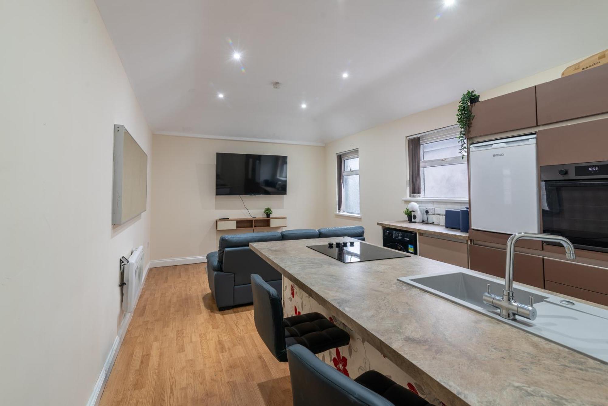1 Bedroom Flat In