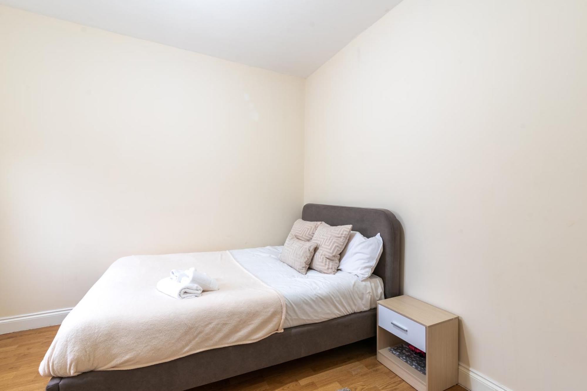 1 Bedroom Flat In *