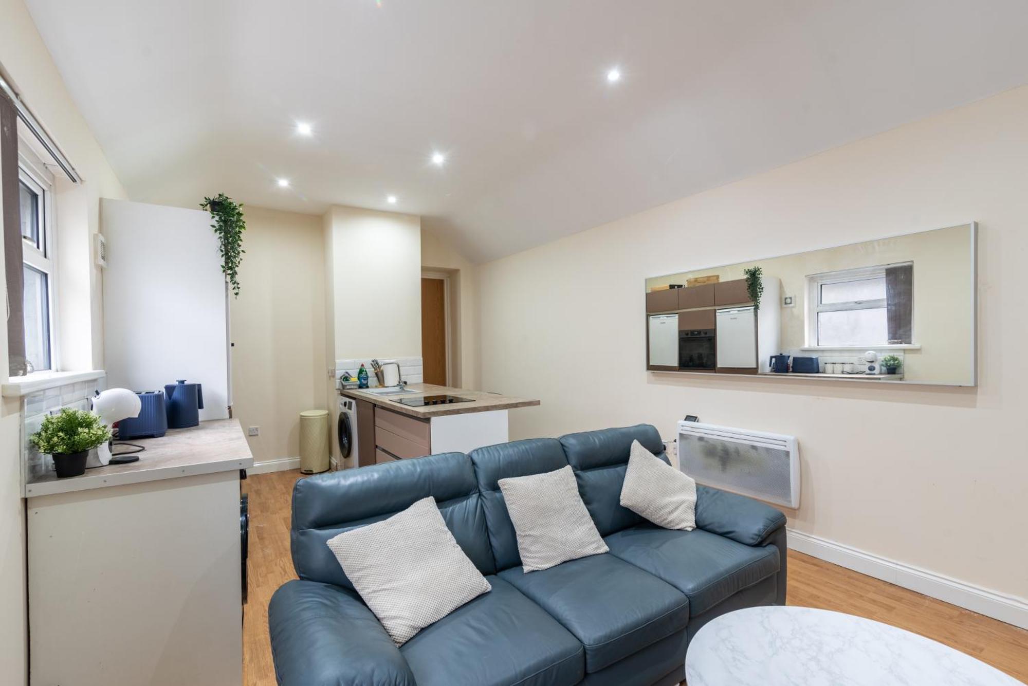 1 Bedroom Flat In Apartment Cardiff