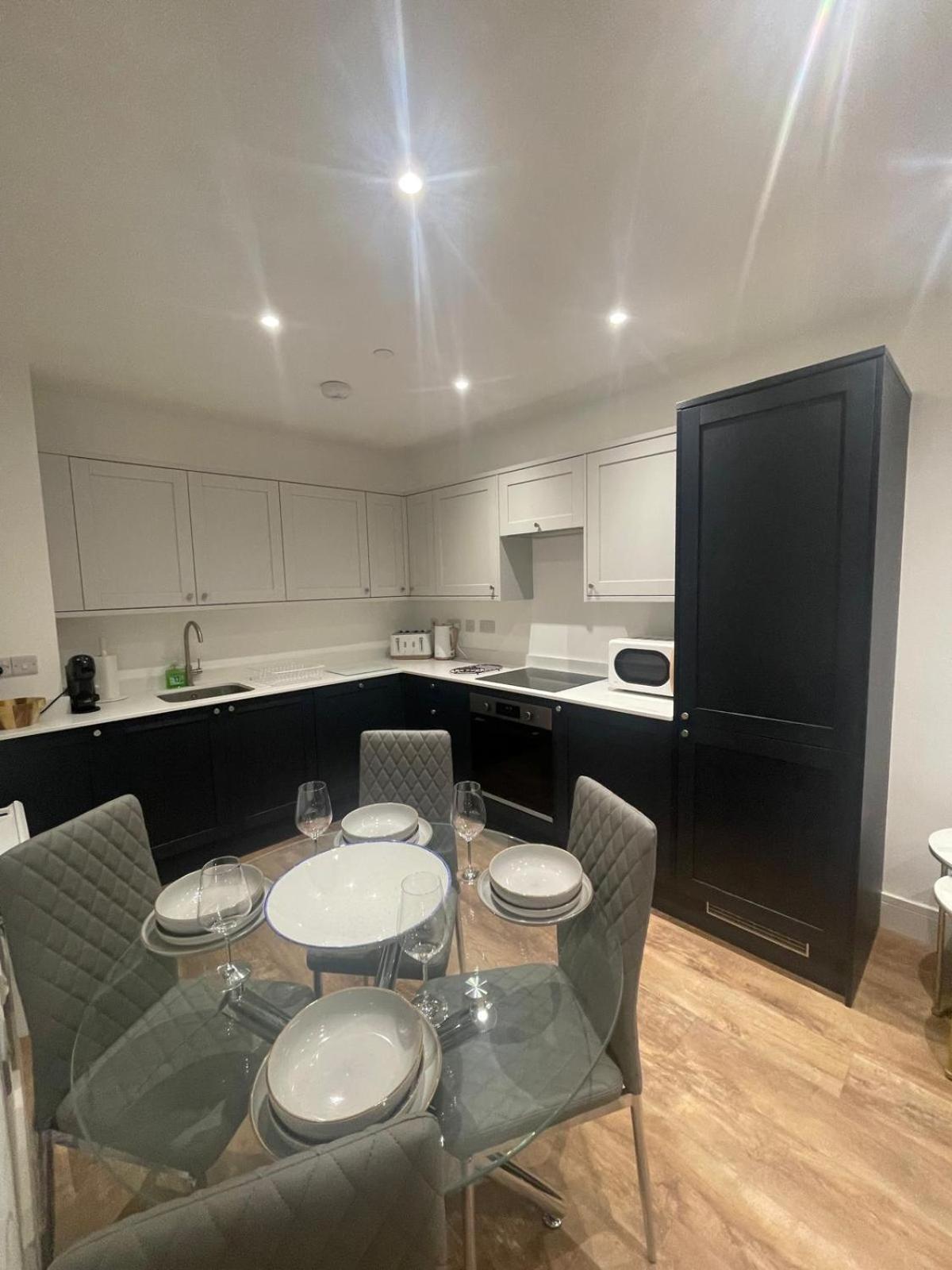 The Duplex At Sophia Mews With Free Parking Apartment