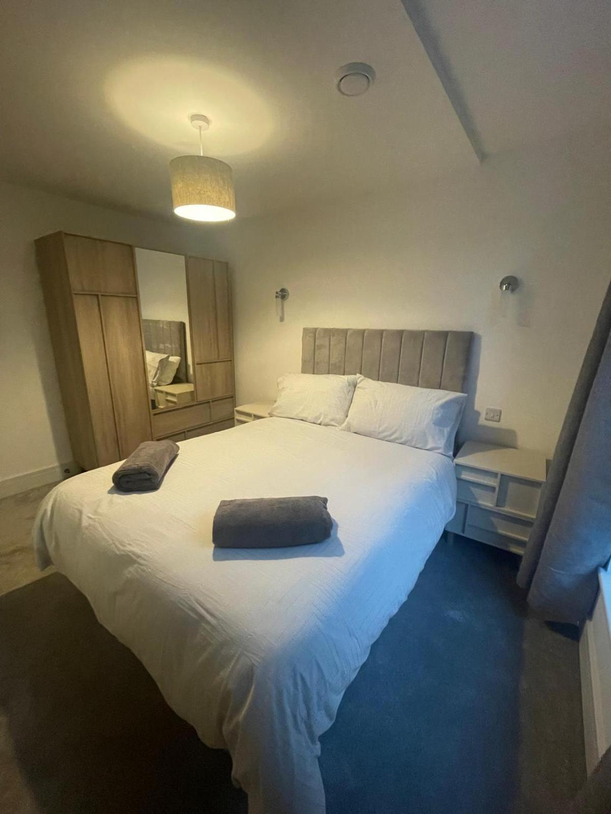 The Duplex At Sophia Mews With Free Parking Apartment