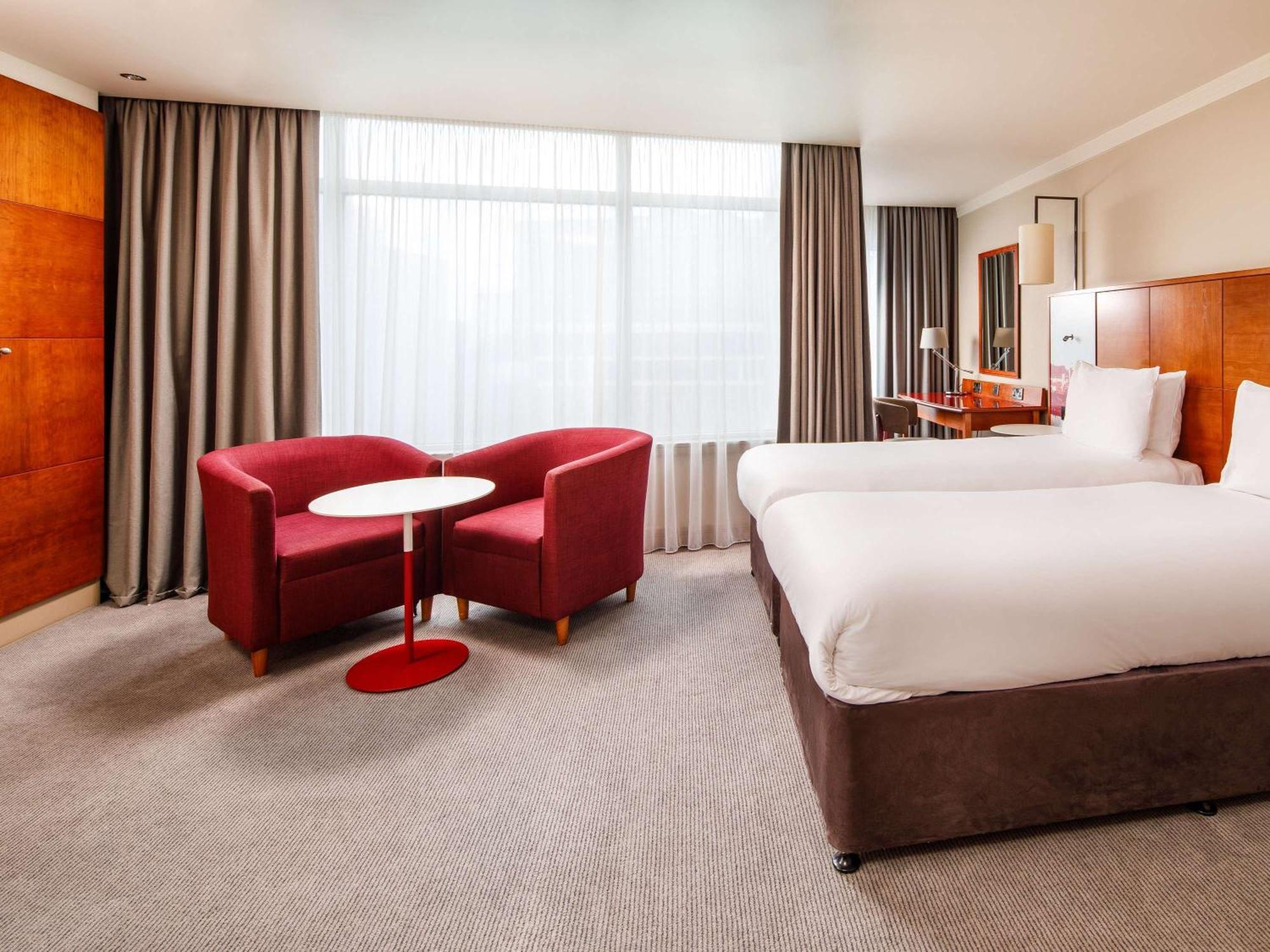 Holland House By Sunday Hotel 4*