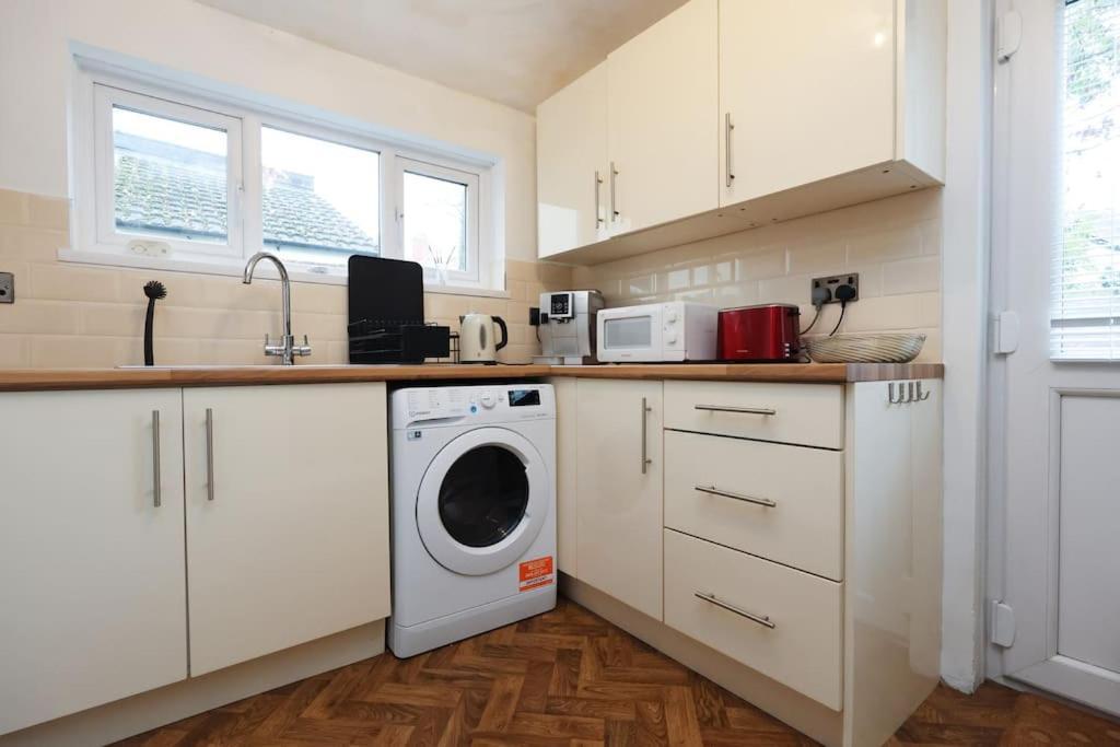 Spacious Pontcanna Apartment, Driveway Parking & 10 Min To Centre Apartment Cardiff