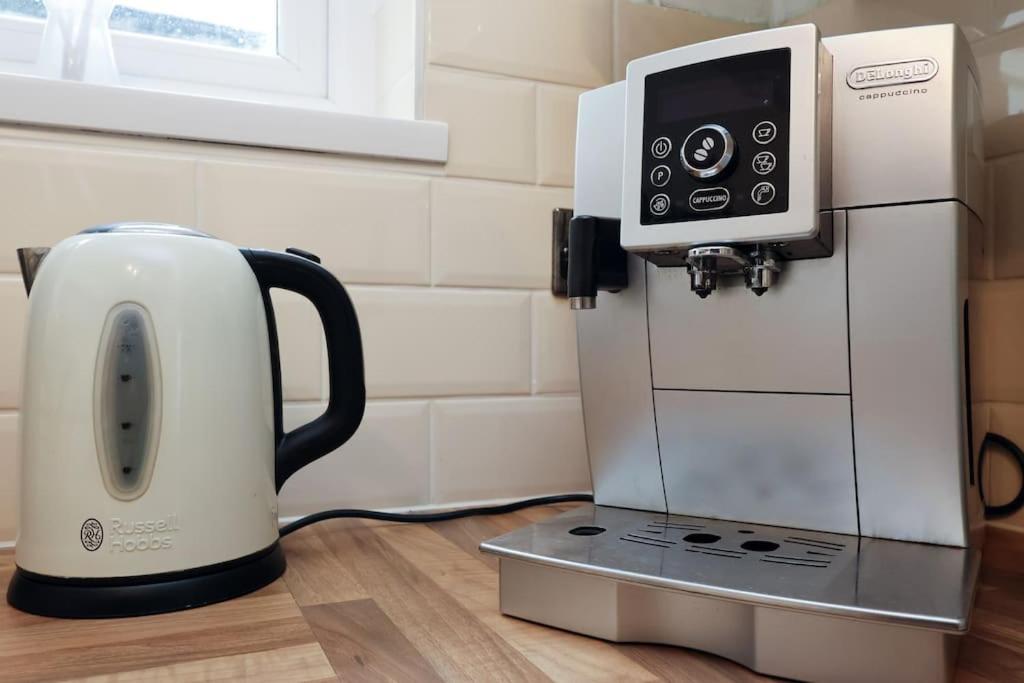 Spacious Pontcanna Apartment, Driveway Parking & 10 Min To Centre Apartment