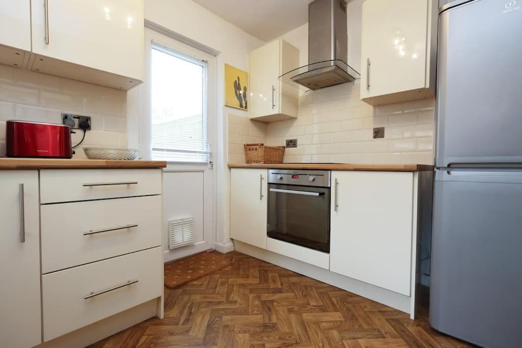 Spacious Pontcanna Apartment, Driveway Parking & 10 Min To Centre * Cardiff