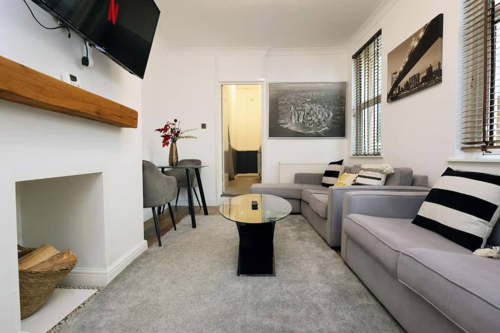 Spacious Pontcanna Apartment, Driveway Parking & 10 Min To Centre * Cardiff