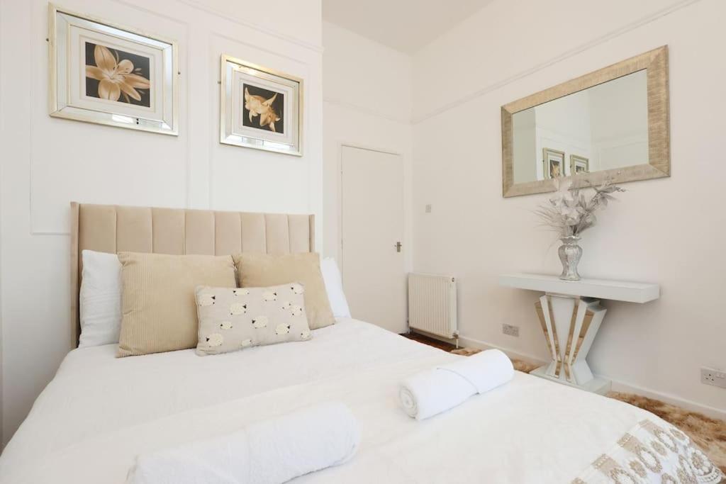 Spacious Pontcanna Apartment, Driveway Parking & 10 Min To Centre