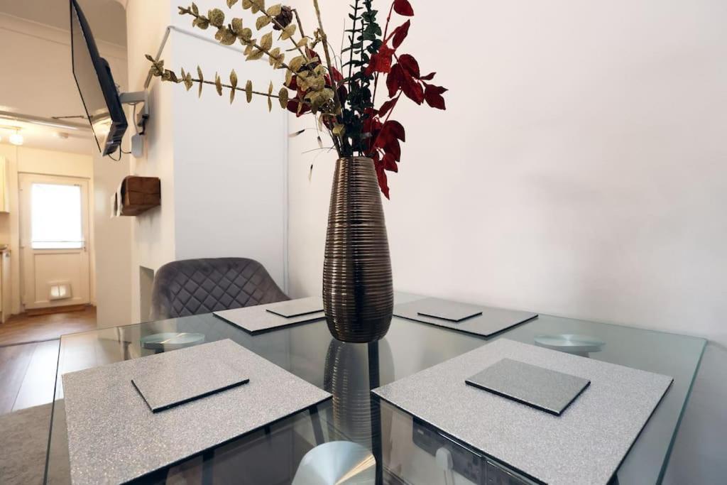 Spacious Pontcanna Apartment, Driveway Parking & 10 Min To Centre Cardiff