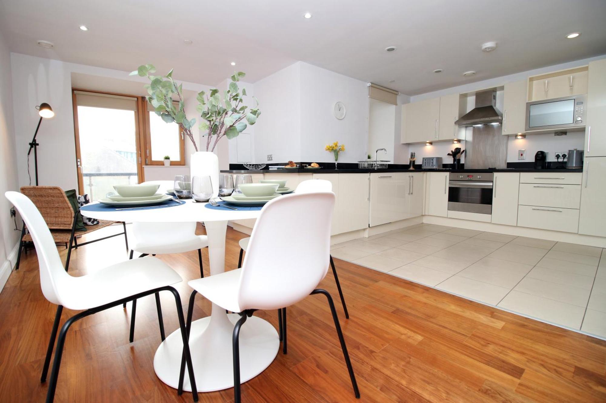 No 1 Under The Clock By Ssw - 1br, Right In The Centre, Sleeps 4 *