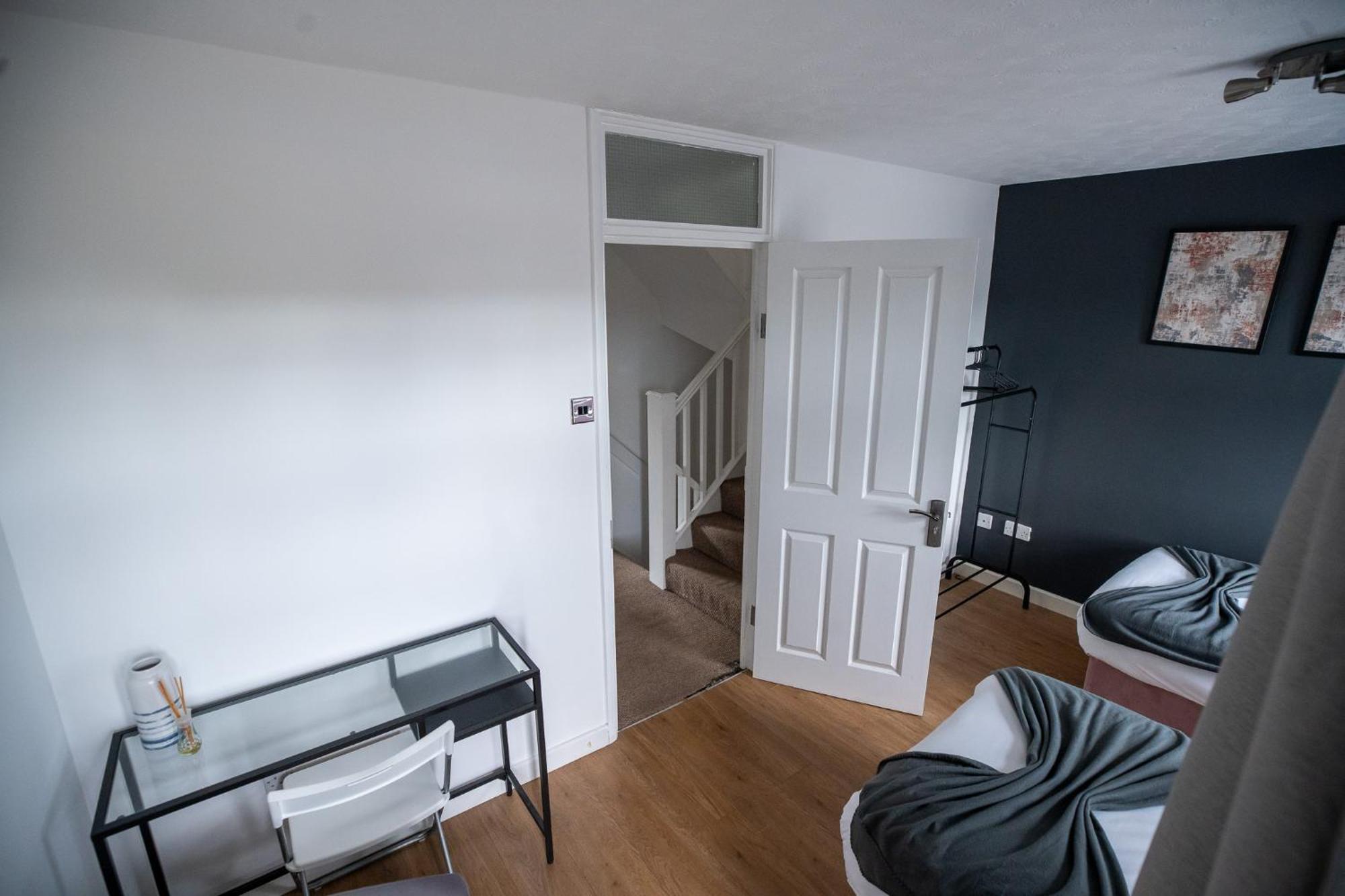 Stunning Wharf View 4 Bed Free Parking Cardiff