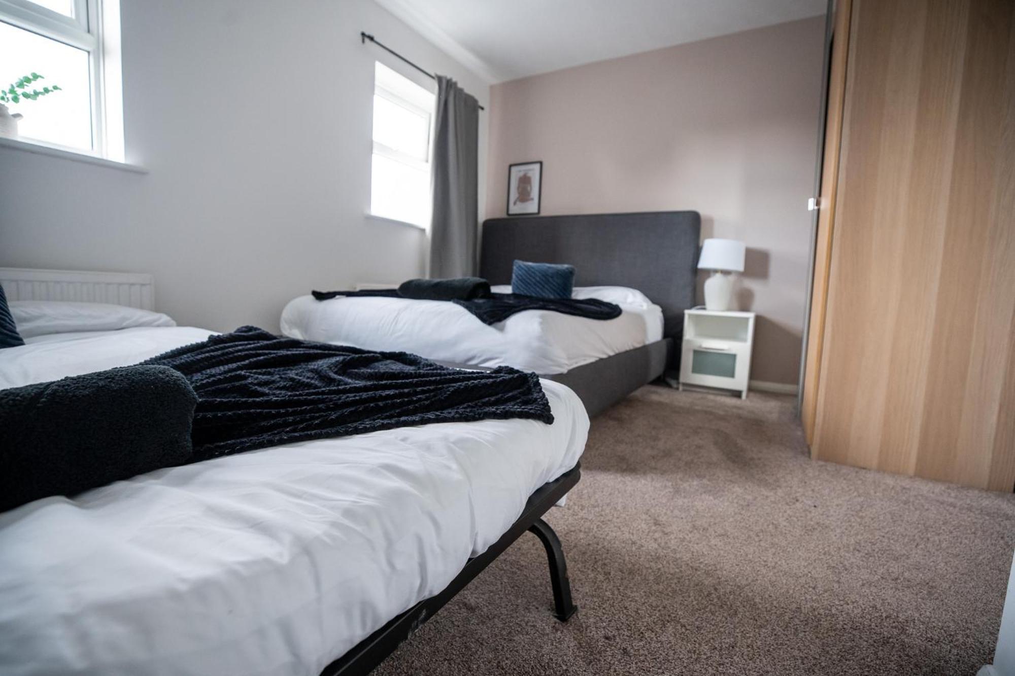 Stunning Wharf View 4 Bed Free Parking Cardiff