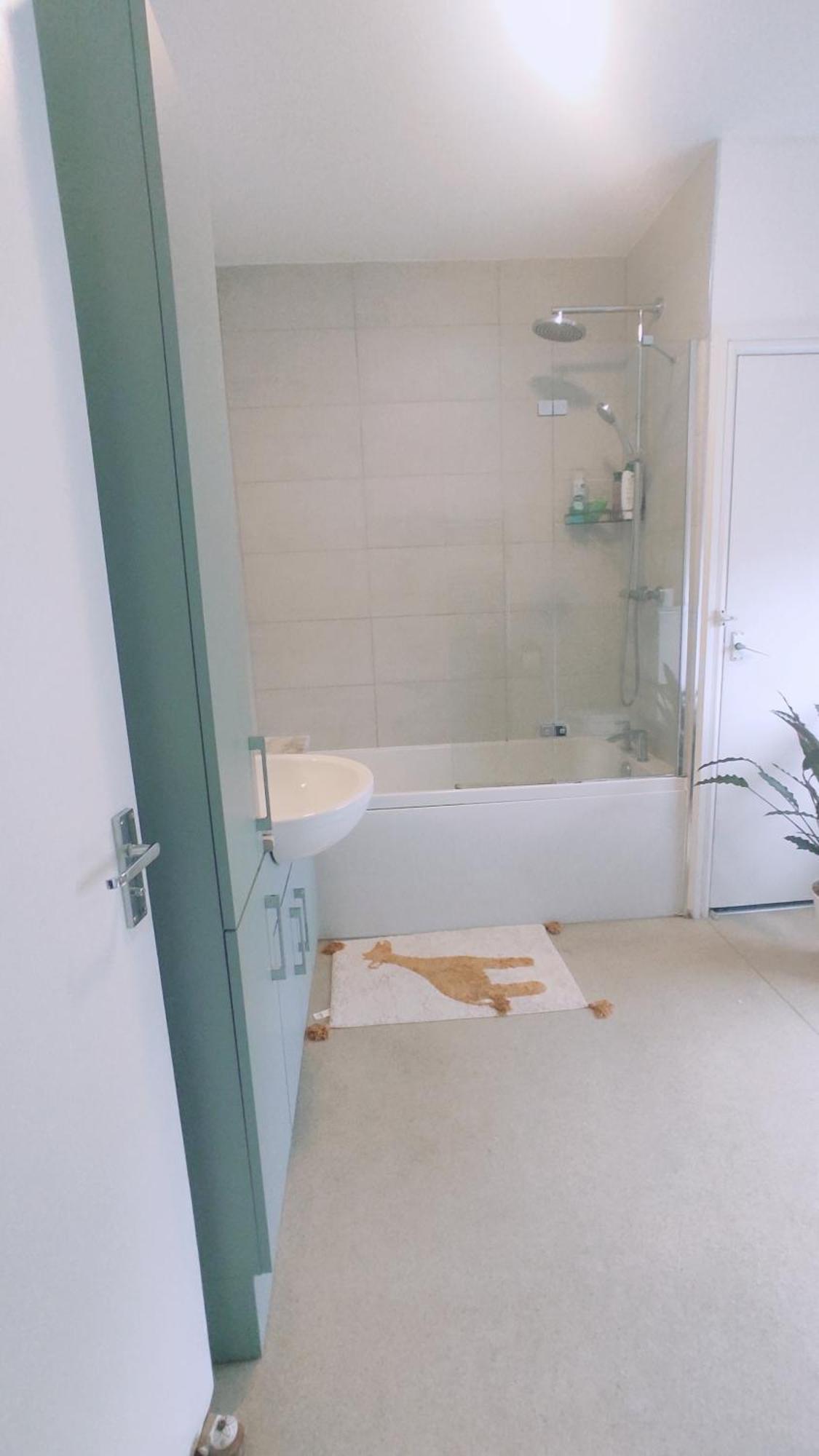 Casa Jimenez - Close To Town With Shared Bathroom Cardiff