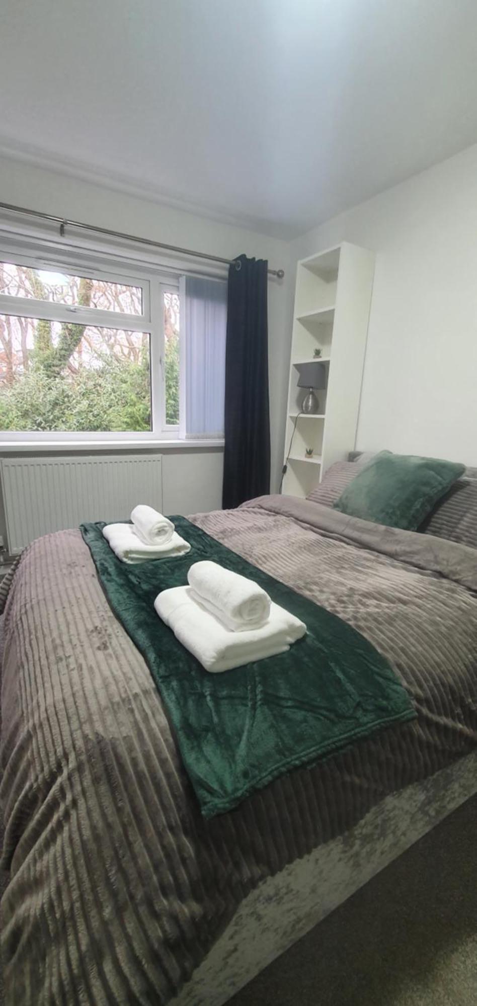 The Coral - 2 Bedroom In Lakeside, Minutes From Roath Park Apartment *