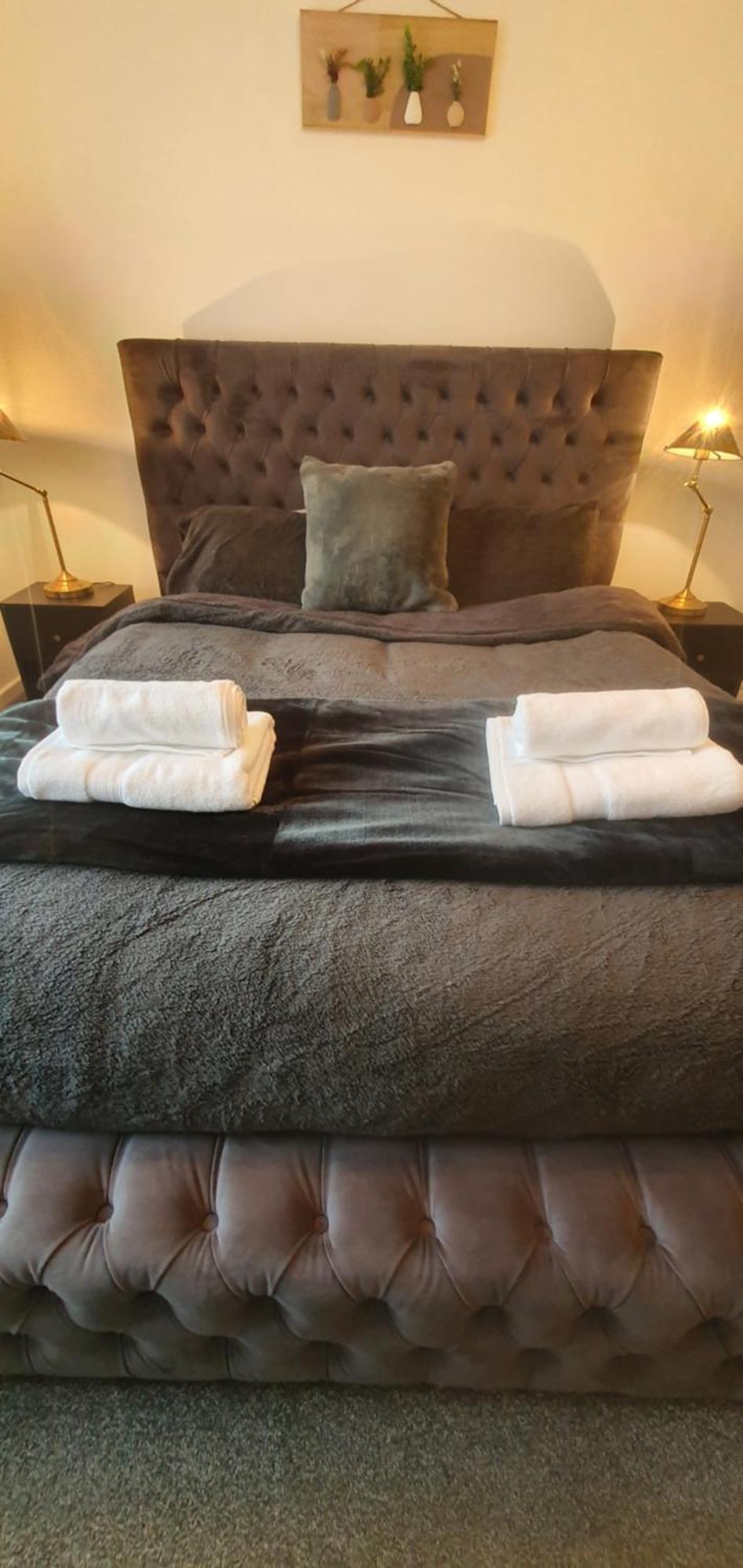 The Coral - 2 Bedroom In Lakeside, Minutes From Roath Park *