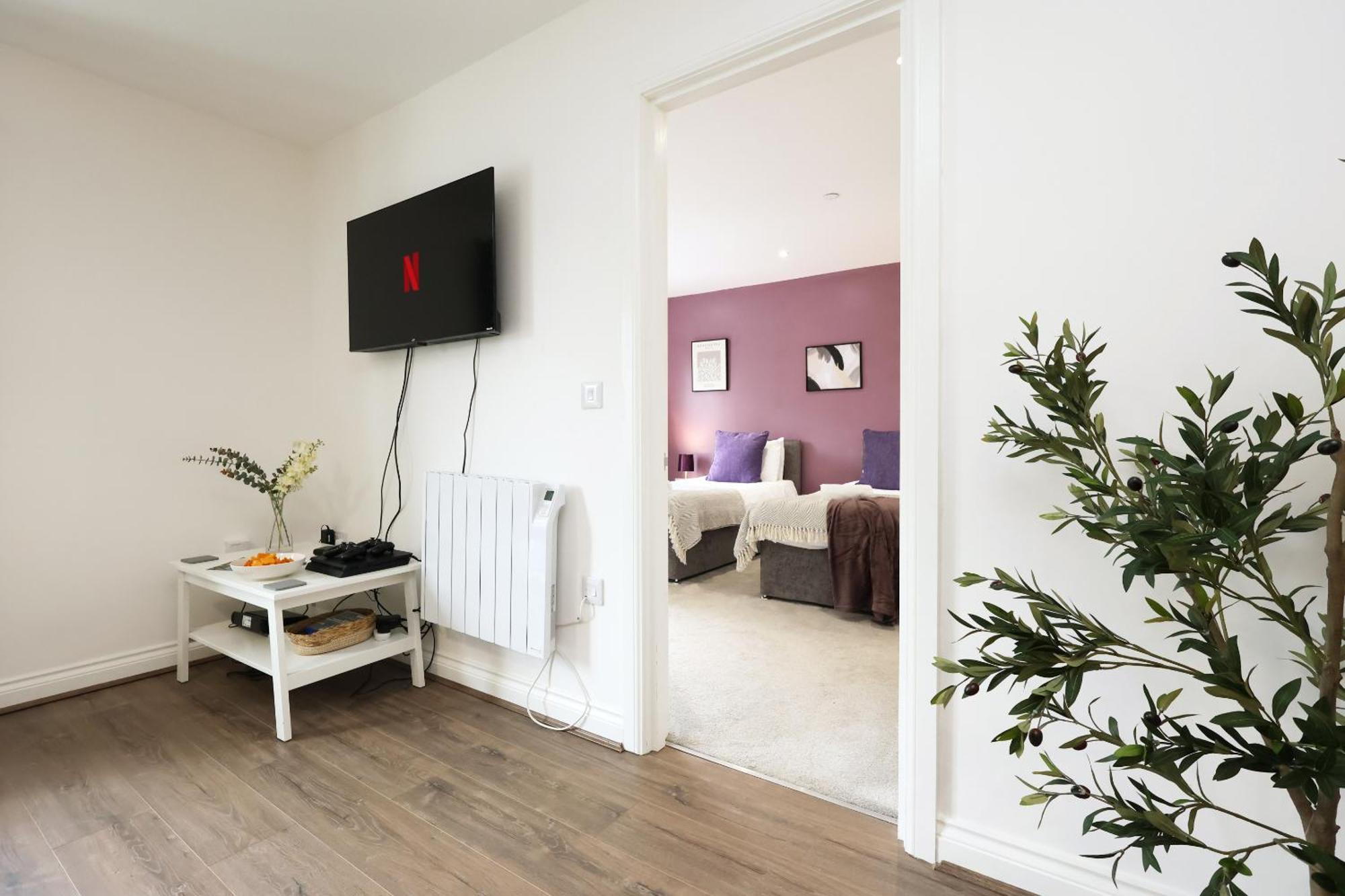 Large 2 Bed With Balcony And Private Parking Holiday home