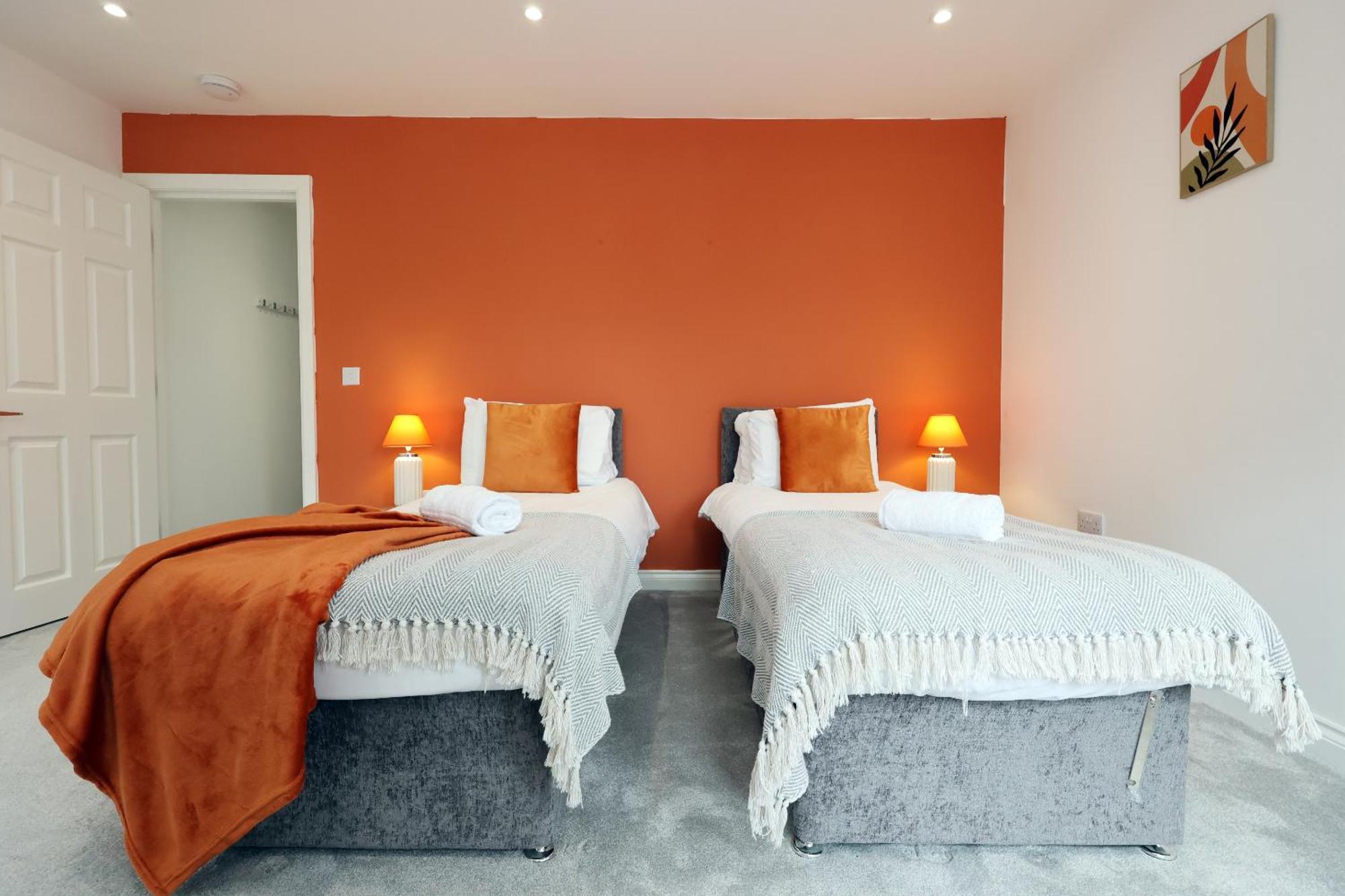 Large 2 Bed With Balcony And Private Parking Holiday home Cardiff