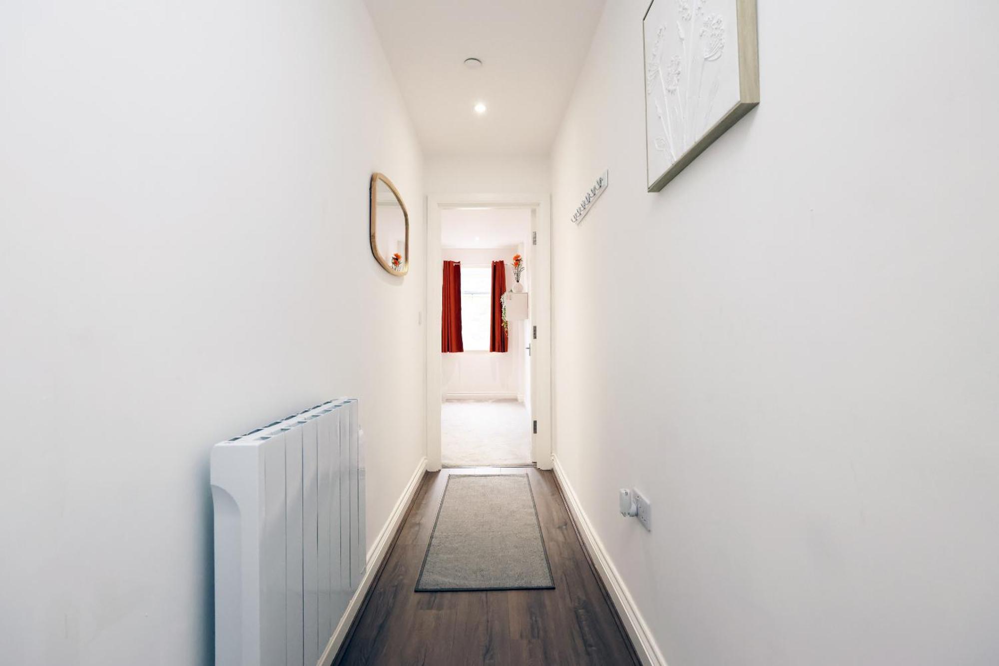 Holiday home Large 2 Bed With Balcony And Private Parking