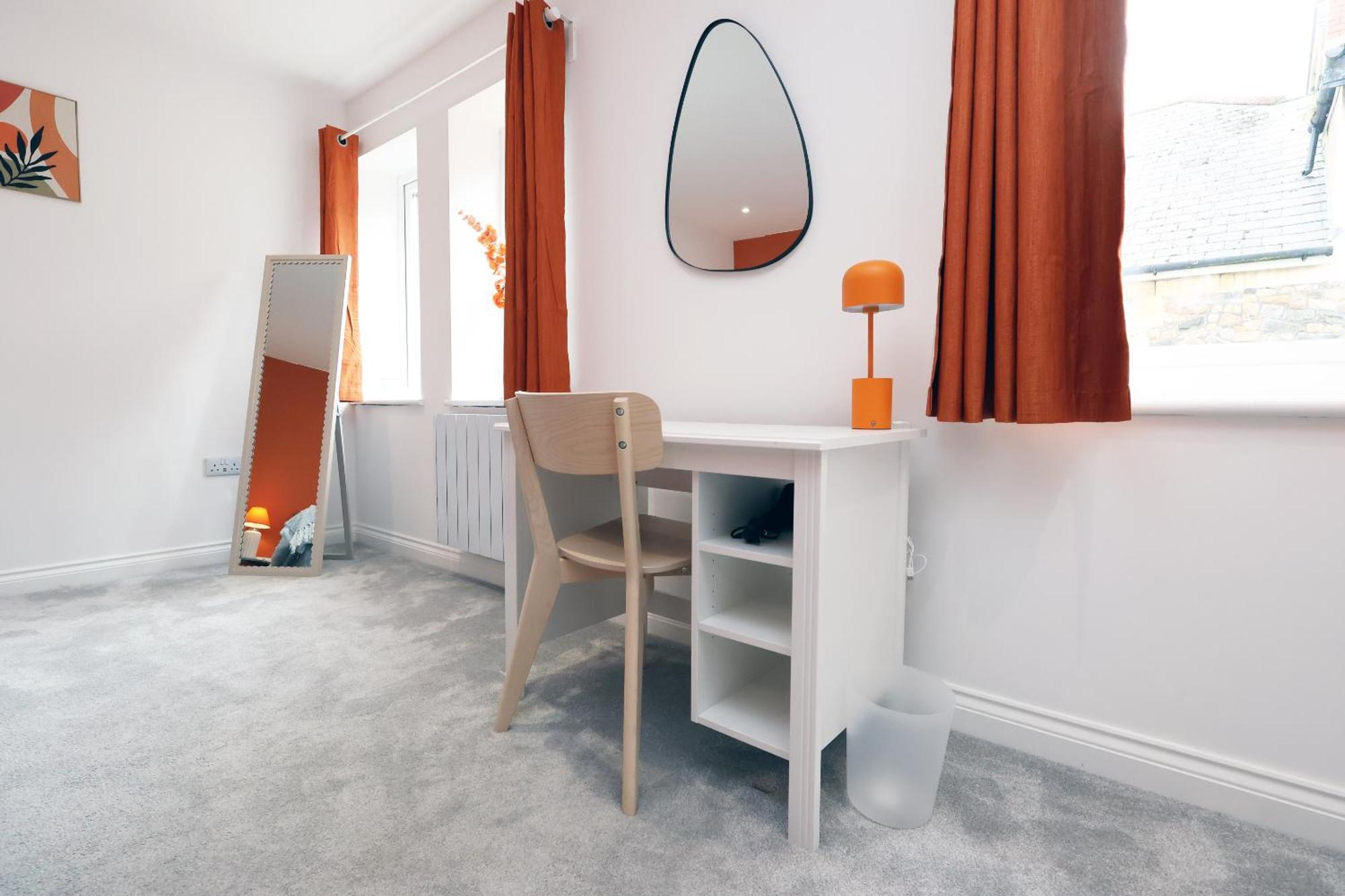 Large 2 Bed With Balcony And Private Parking Holiday home Cardiff
