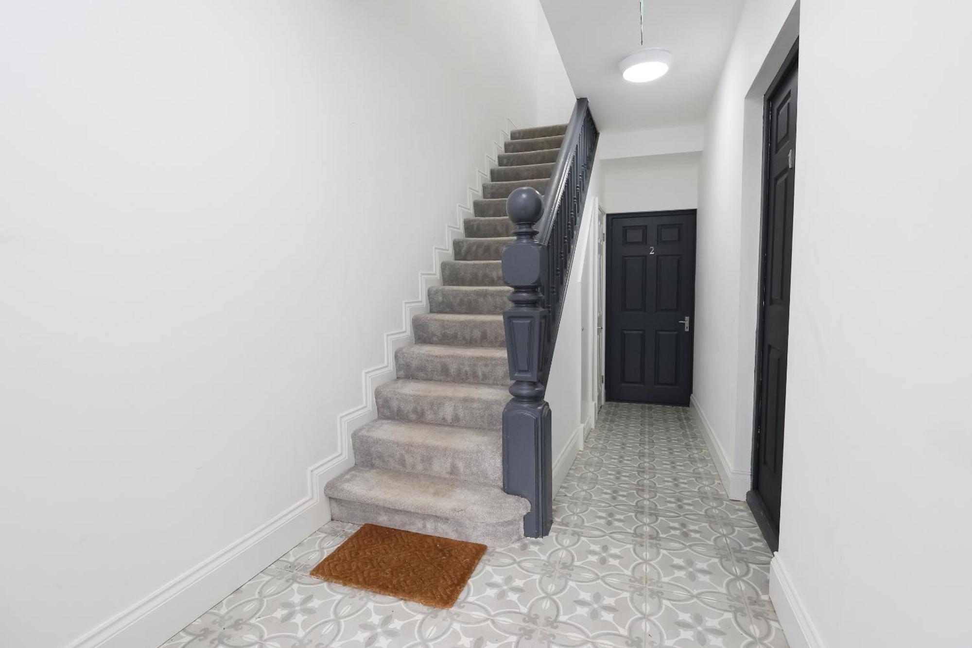 Large 2 Bed With Balcony And Private Parking Holiday home