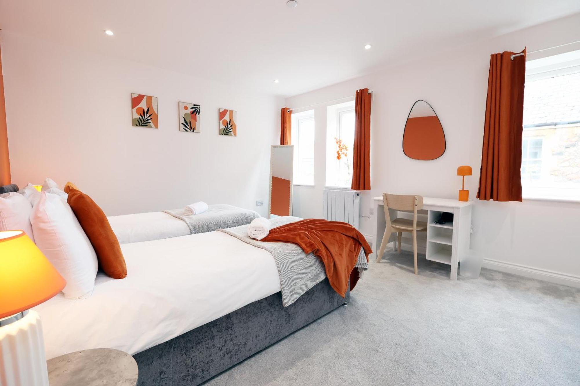 Large 2 Bed With Balcony And Private Parking Holiday home