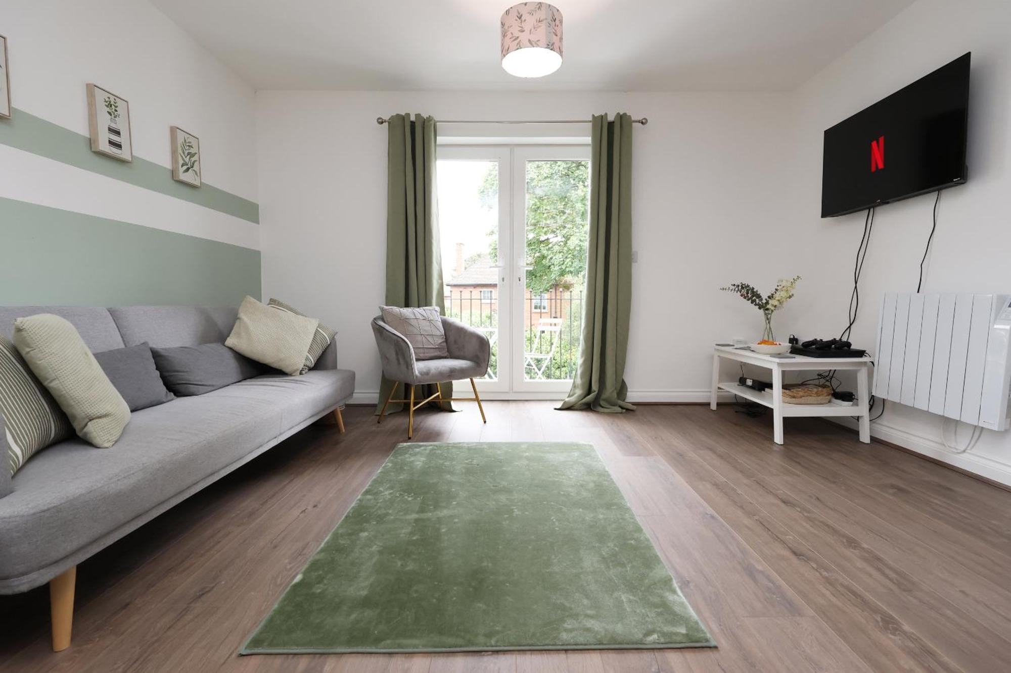 Large 2 Bed With Balcony And Private Parking Holiday home Cardiff